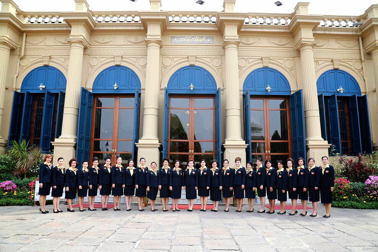 081 นายกสมาคมภริยาฯ นำคณะกรรมการสมาคมฯ ร่วมลงนามถวายพระพร พระบาทสมเด็จพระเจ้าอยู่หัวฯ