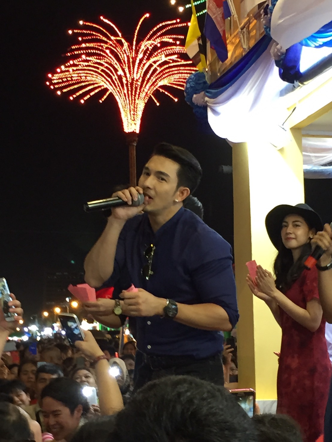 089 การออกร้านสำนักงานปลัดกระทรวงกลาโหมและ ร้านสมาคมภริยาฯ ในงานกาชาดปี ๒๕๕๙ ๓๐ มีนาคม - ๗ เมษายน ๒๕๕๙