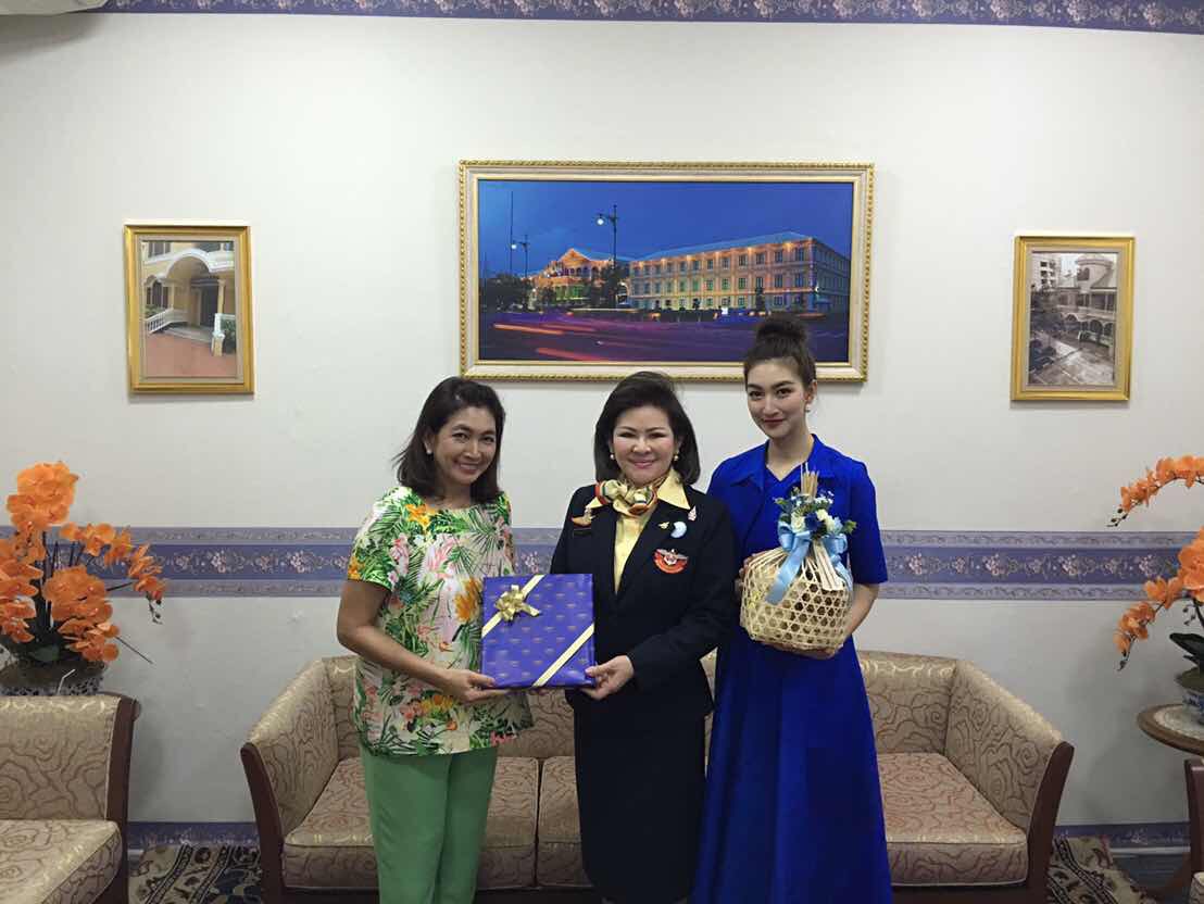 089 การออกร้านสำนักงานปลัดกระทรวงกลาโหมและ ร้านสมาคมภริยาฯ ในงานกาชาดปี ๒๕๕๙ ๓๐ มีนาคม - ๗ เมษายน ๒๕๕๙