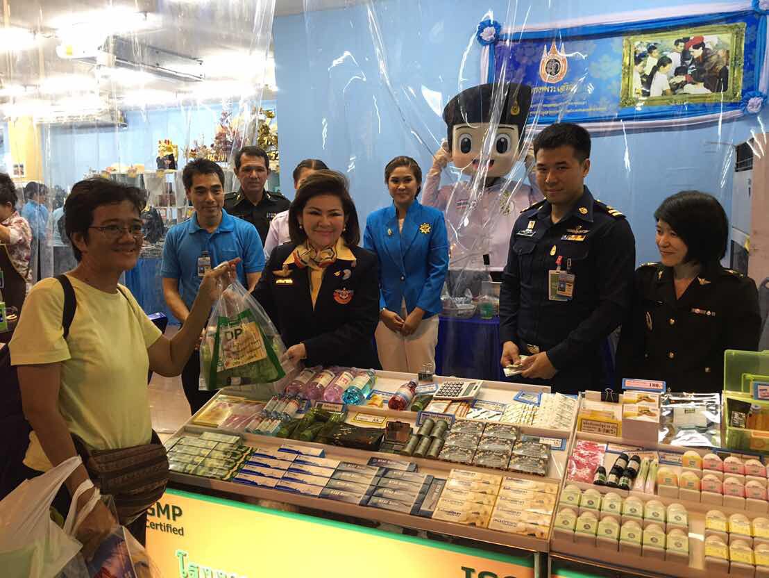 089 การออกร้านสำนักงานปลัดกระทรวงกลาโหมและ ร้านสมาคมภริยาฯ ในงานกาชาดปี ๒๕๕๙ ๓๐ มีนาคม - ๗ เมษายน ๒๕๕๙