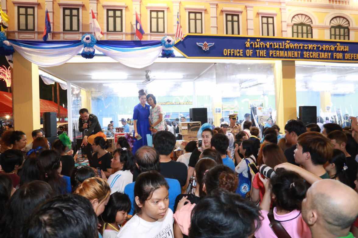 089 การออกร้านสำนักงานปลัดกระทรวงกลาโหมและ ร้านสมาคมภริยาฯ ในงานกาชาดปี ๒๕๕๙ ๓๐ มีนาคม - ๗ เมษายน ๒๕๕๙