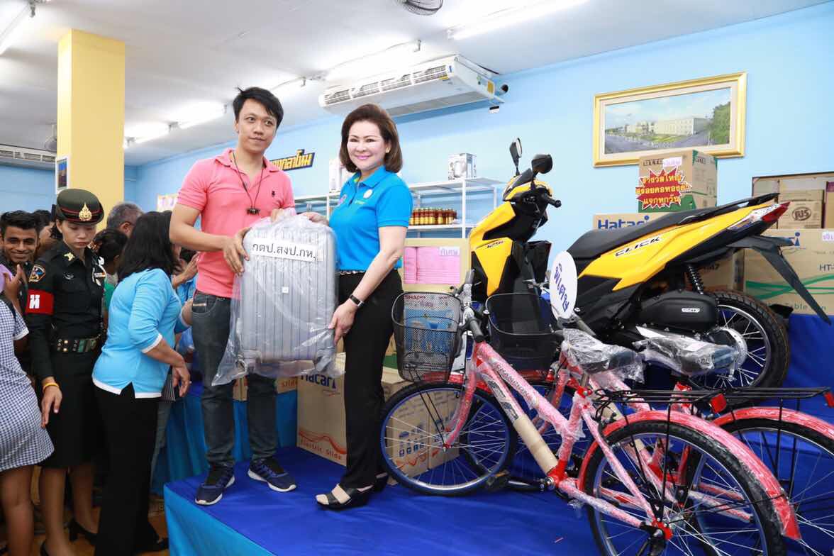 089 การออกร้านสำนักงานปลัดกระทรวงกลาโหมและ ร้านสมาคมภริยาฯ ในงานกาชาดปี ๒๕๕๙ ๓๐ มีนาคม - ๗ เมษายน ๒๕๕๙