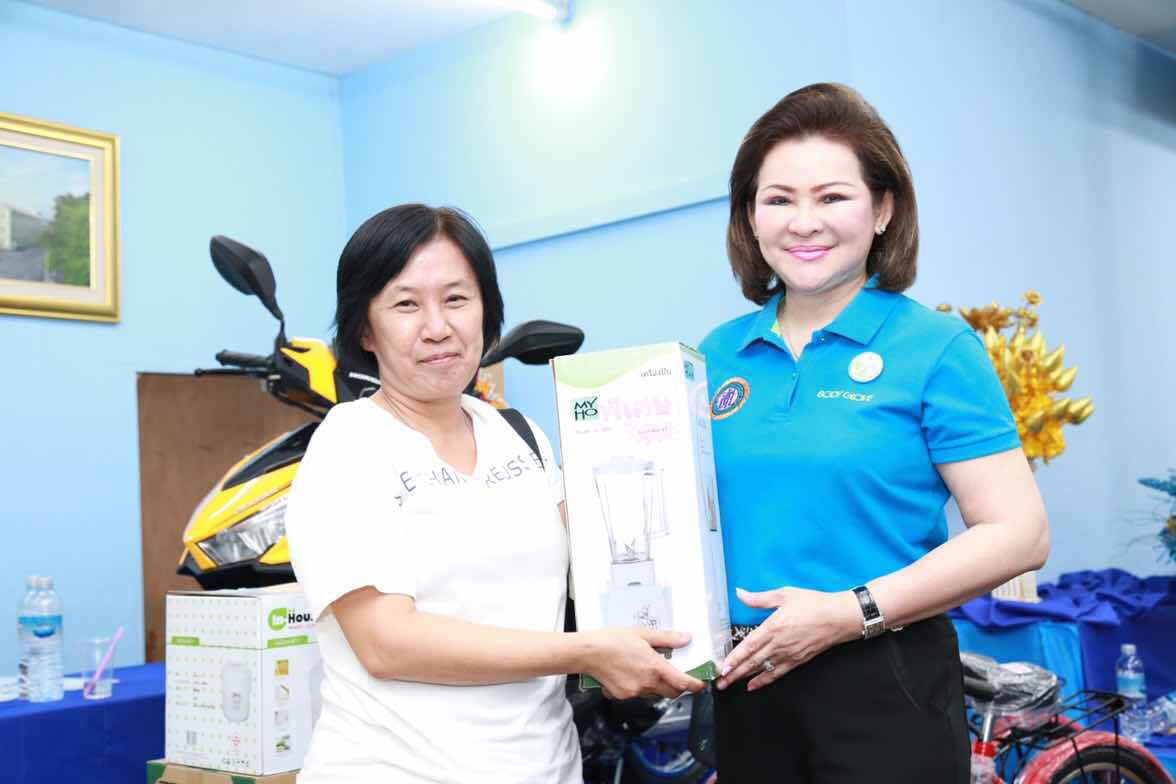 089 การออกร้านสำนักงานปลัดกระทรวงกลาโหมและ ร้านสมาคมภริยาฯ ในงานกาชาดปี ๒๕๕๙ ๓๐ มีนาคม - ๗ เมษายน ๒๕๕๙