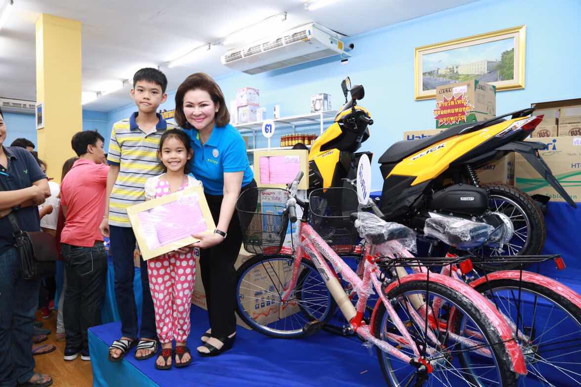 089 การออกร้านสำนักงานปลัดกระทรวงกลาโหมและ ร้านสมาคมภริยาฯ ในงานกาชาดปี ๒๕๕๙ ๓๐ มีนาคม - ๗ เมษายน ๒๕๕๙