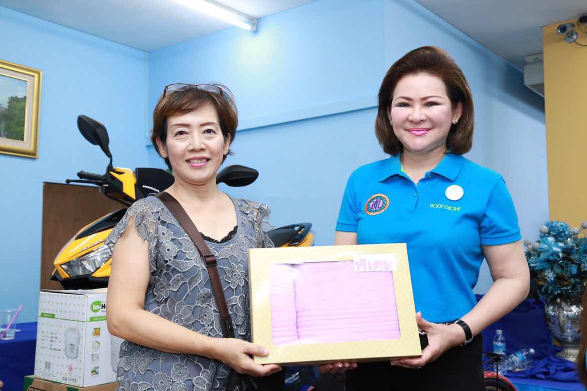 089 การออกร้านสำนักงานปลัดกระทรวงกลาโหมและ ร้านสมาคมภริยาฯ ในงานกาชาดปี ๒๕๕๙ ๓๐ มีนาคม - ๗ เมษายน ๒๕๕๙