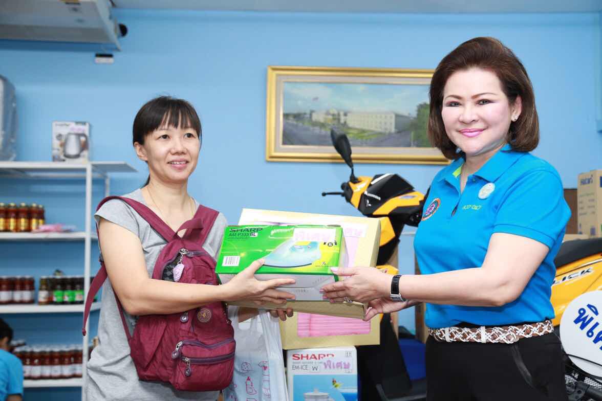 089 การออกร้านสำนักงานปลัดกระทรวงกลาโหมและ ร้านสมาคมภริยาฯ ในงานกาชาดปี ๒๕๕๙ ๓๐ มีนาคม - ๗ เมษายน ๒๕๕๙