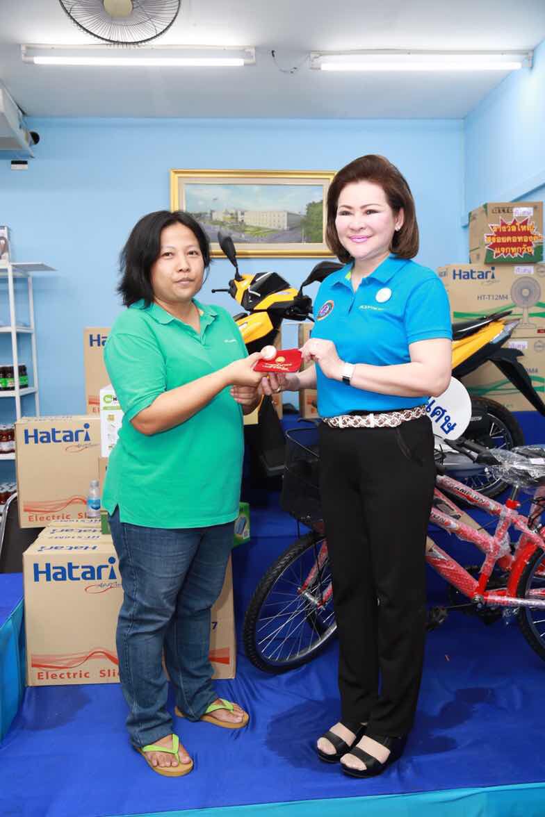 089 การออกร้านสำนักงานปลัดกระทรวงกลาโหมและ ร้านสมาคมภริยาฯ ในงานกาชาดปี ๒๕๕๙ ๓๐ มีนาคม - ๗ เมษายน ๒๕๕๙