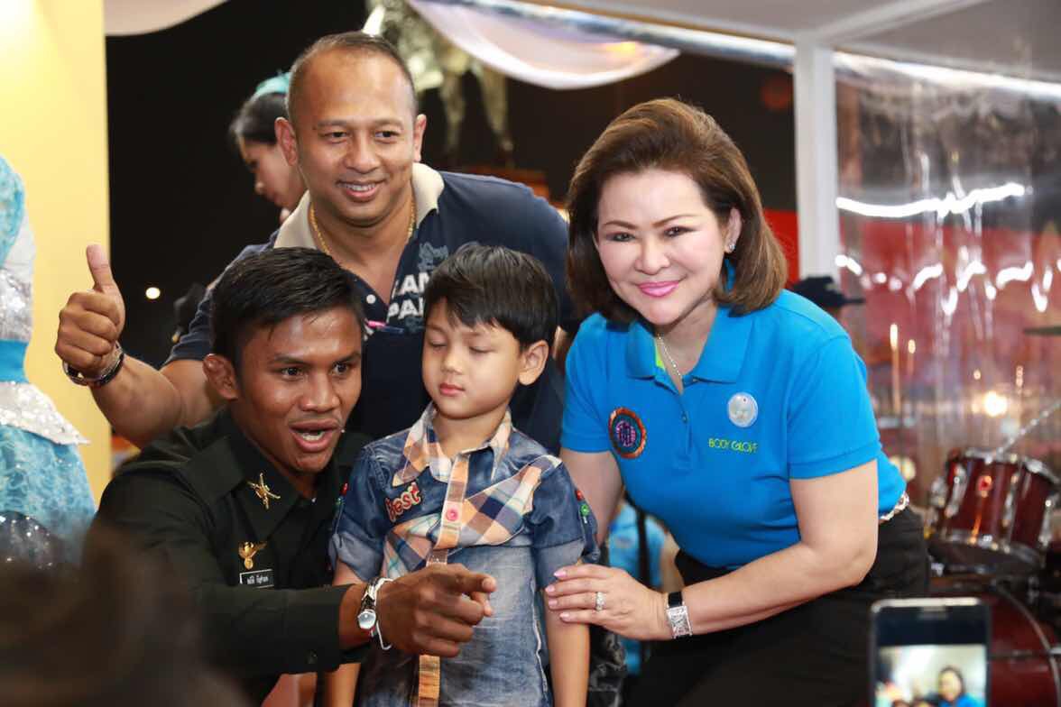 089 การออกร้านสำนักงานปลัดกระทรวงกลาโหมและ ร้านสมาคมภริยาฯ ในงานกาชาดปี ๒๕๕๙ ๓๐ มีนาคม - ๗ เมษายน ๒๕๕๙