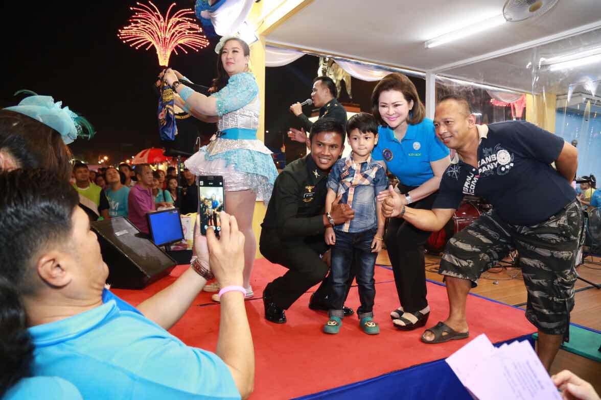 089 การออกร้านสำนักงานปลัดกระทรวงกลาโหมและ ร้านสมาคมภริยาฯ ในงานกาชาดปี ๒๕๕๙ ๓๐ มีนาคม - ๗ เมษายน ๒๕๕๙