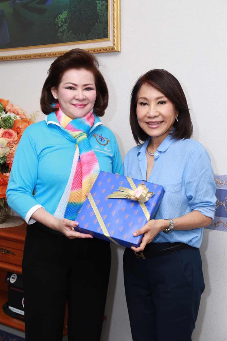 089 การออกร้านสำนักงานปลัดกระทรวงกลาโหมและ ร้านสมาคมภริยาฯ ในงานกาชาดปี ๒๕๕๙ ๓๐ มีนาคม - ๗ เมษายน ๒๕๕๙