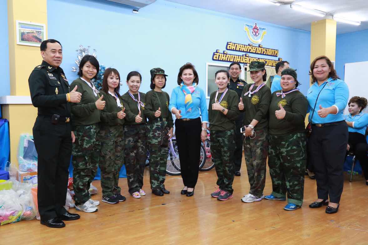089 การออกร้านสำนักงานปลัดกระทรวงกลาโหมและ ร้านสมาคมภริยาฯ ในงานกาชาดปี ๒๕๕๙ ๓๐ มีนาคม - ๗ เมษายน ๒๕๕๙