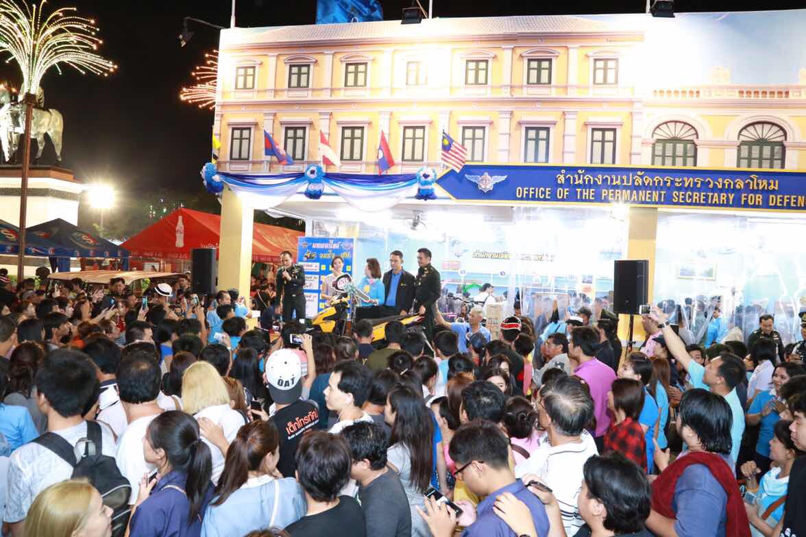 089 การออกร้านสำนักงานปลัดกระทรวงกลาโหมและ ร้านสมาคมภริยาฯ ในงานกาชาดปี ๒๕๕๙ ๓๐ มีนาคม - ๗ เมษายน ๒๕๕๙