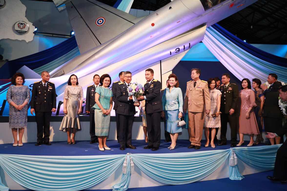 093 ปลัดกระทรวงกลาโหมและนายกสมาคมภริยาฯ ร่วมงานเลี้ยงรับรองเนื่องในวันกองทัพอากาศ ประจำปี ๒๕๕๙