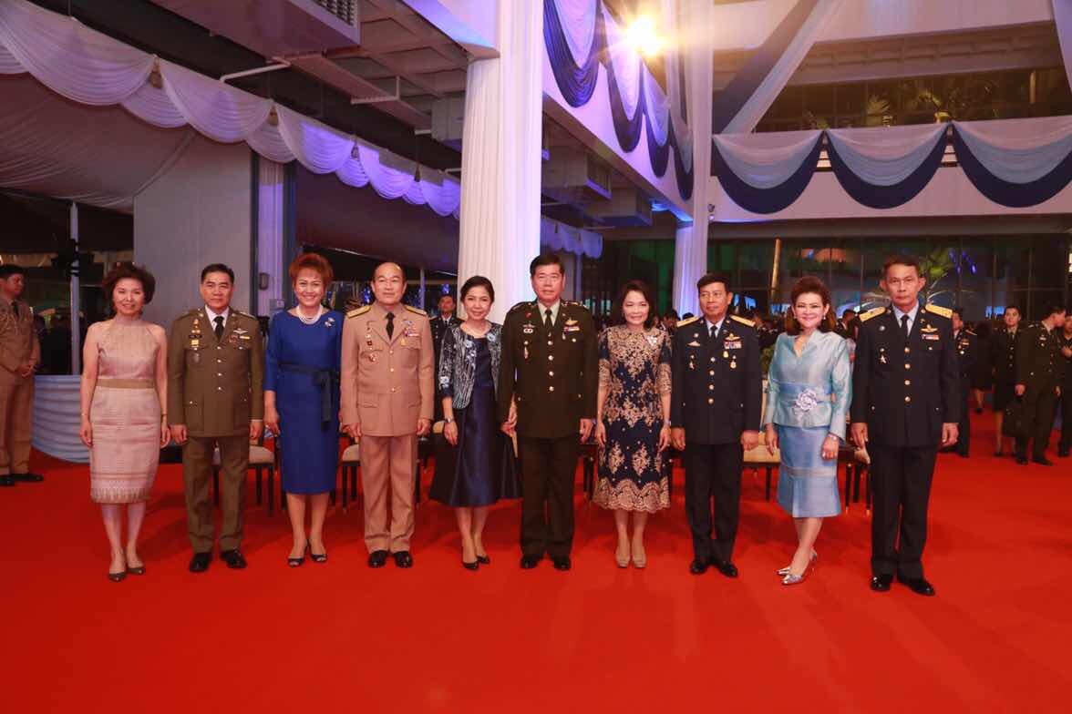 093 ปลัดกระทรวงกลาโหมและนายกสมาคมภริยาฯ ร่วมงานเลี้ยงรับรองเนื่องในวันกองทัพอากาศ ประจำปี ๒๕๕๙