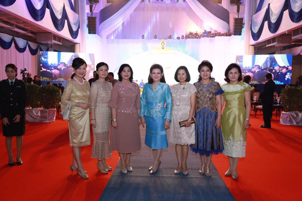 093 ปลัดกระทรวงกลาโหมและนายกสมาคมภริยาฯ ร่วมงานเลี้ยงรับรองเนื่องในวันกองทัพอากาศ ประจำปี ๒๕๕๙