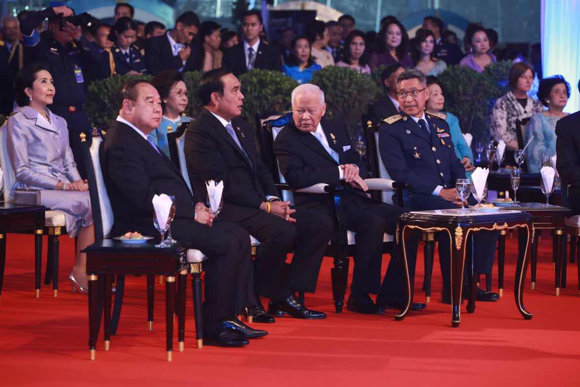 093 ปลัดกระทรวงกลาโหมและนายกสมาคมภริยาฯ ร่วมงานเลี้ยงรับรองเนื่องในวันกองทัพอากาศ ประจำปี ๒๕๕๙