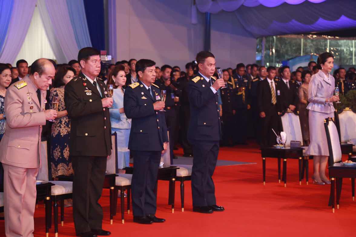 093 ปลัดกระทรวงกลาโหมและนายกสมาคมภริยาฯ ร่วมงานเลี้ยงรับรองเนื่องในวันกองทัพอากาศ ประจำปี ๒๕๕๙
