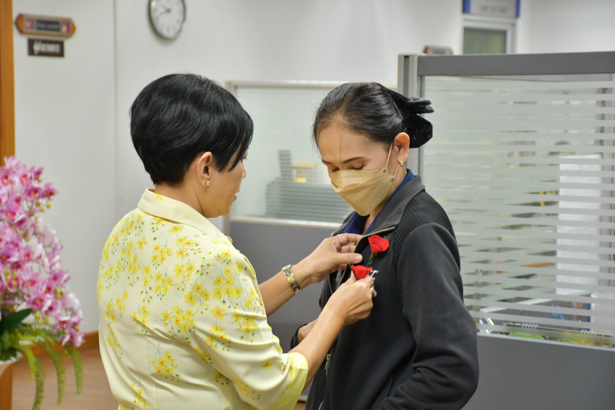 ๐๕๒ กิจกรรมประดับดอกไม้ที่ระลึกวันทหารผ่านศึก (ดอกป๊อปปี้) ประจำปี ๒๕๖๗