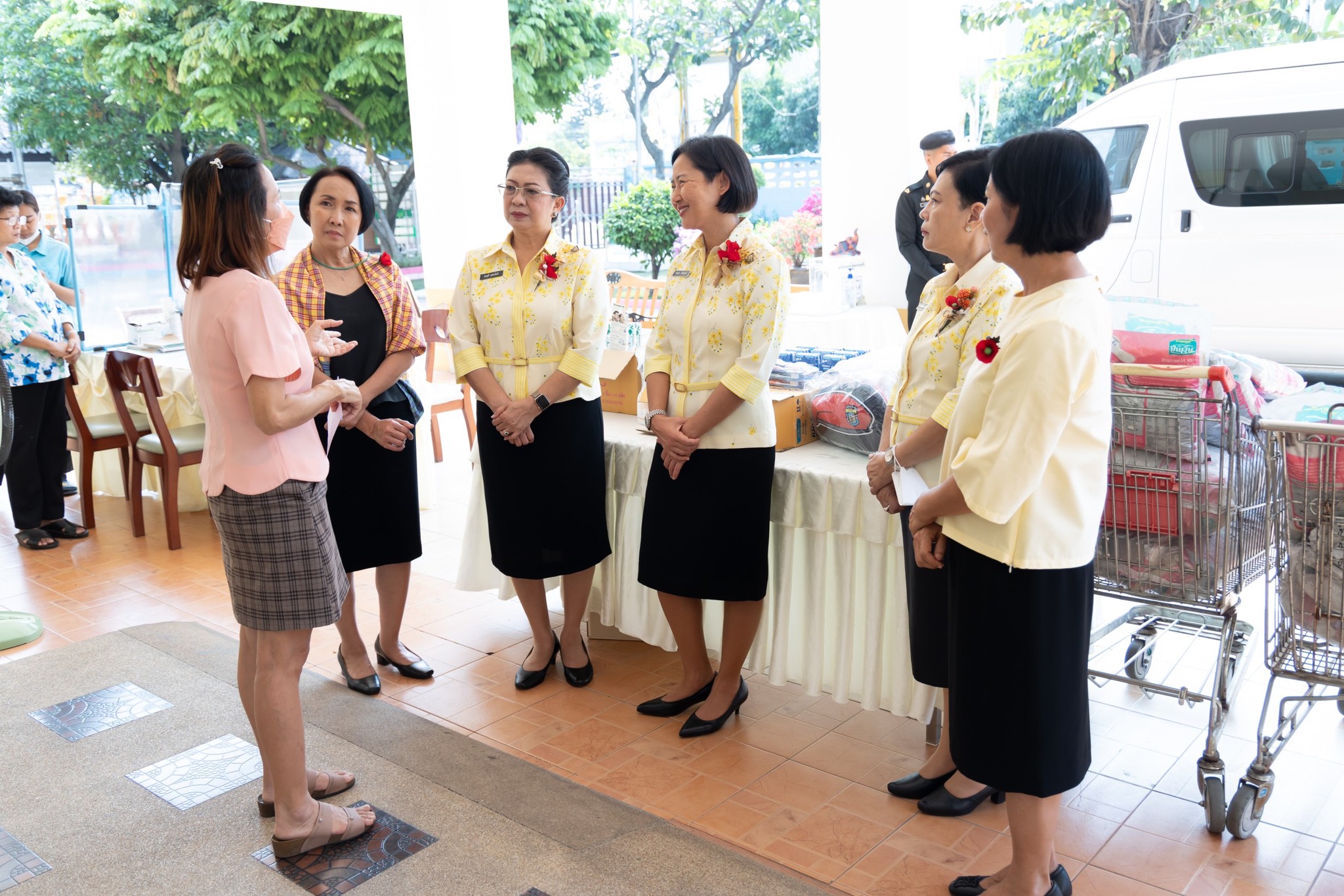๐๕๓ คณะกรรมการบริหารสมาคมภริยาข้าราชการ สำนักงานปลัดกระทรวงกลาโหม ร่วมบริจาคสิ่งของให้กับ สถานสงเคราะห์เด็กอ่อนปากเกร็ด และบ้านราชาวดี (หญิง)
