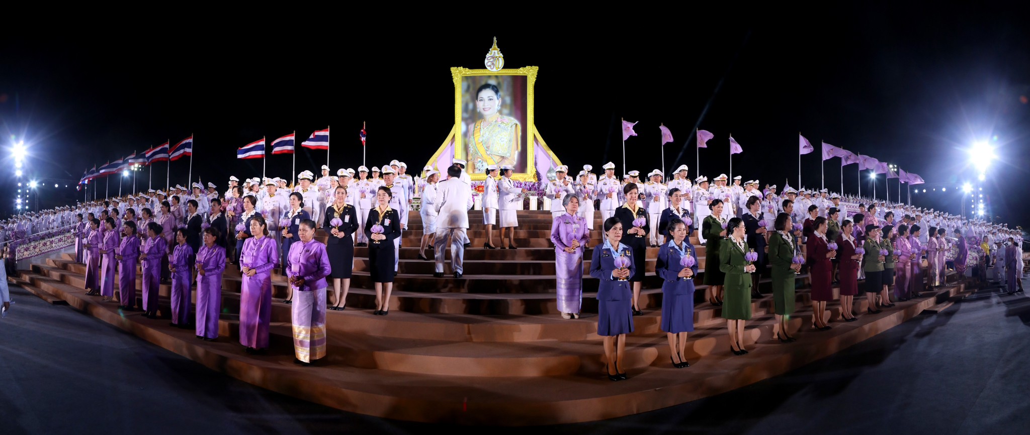 ๐๘๐ พิธีถวายเครื่องราชสักการะ วางพานพุ่ม และจุดเทียนถวายพระพรชัยมงคล เนื่องในโอกาสวันเฉลิมพระชนมพรรษา สมเด็จพระนางเจ้าสุทิดา พัชรสุธาพิมลลักษณ พระบรมราชินี (๓ มิถุนายน ๒๕๖๗