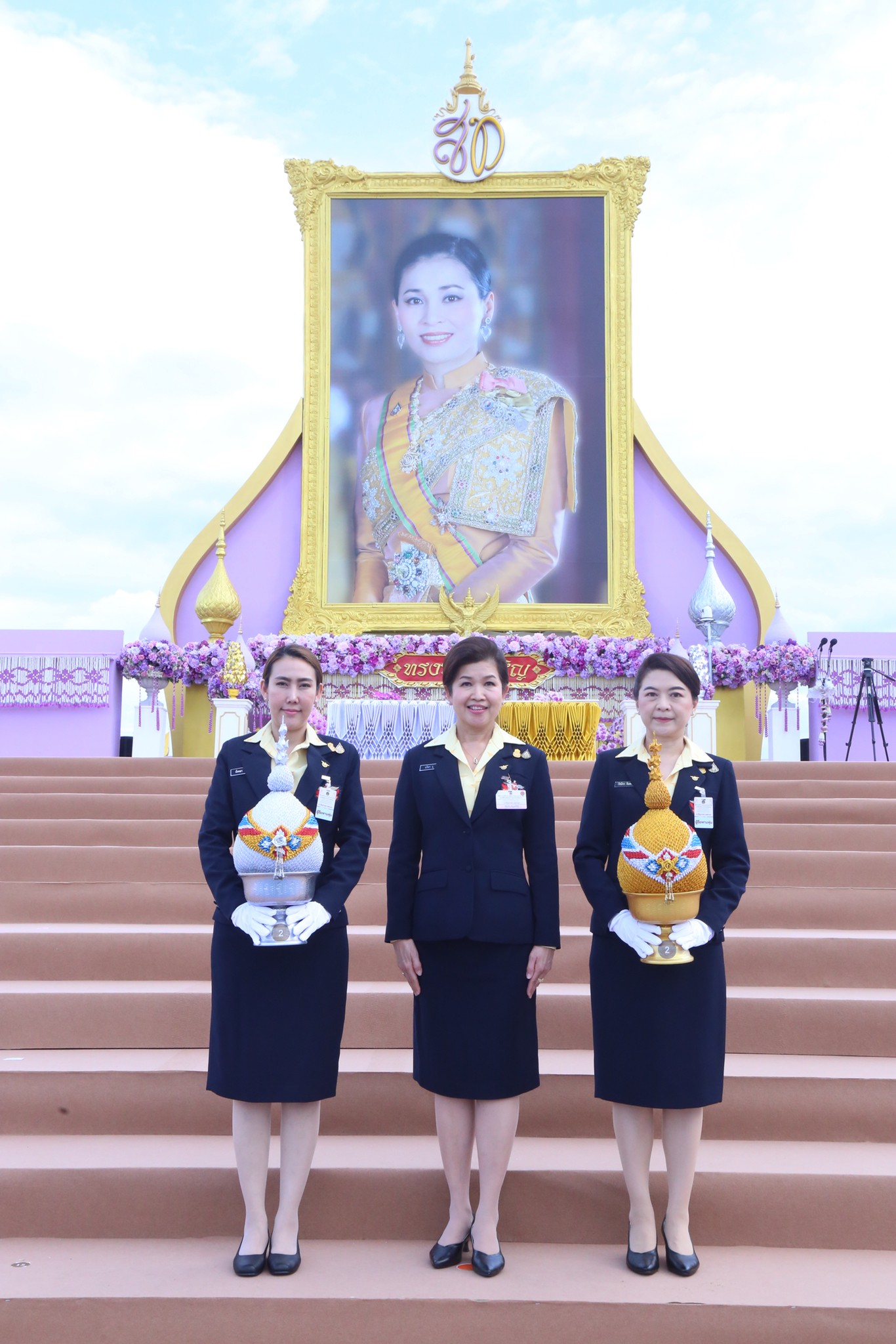 ๐๘๐ พิธีถวายเครื่องราชสักการะ วางพานพุ่ม และจุดเทียนถวายพระพรชัยมงคล เนื่องในโอกาสวันเฉลิมพระชนมพรรษา สมเด็จพระนางเจ้าสุทิดา พัชรสุธาพิมลลักษณ พระบรมราชินี (๓ มิถุนายน ๒๕๖๗