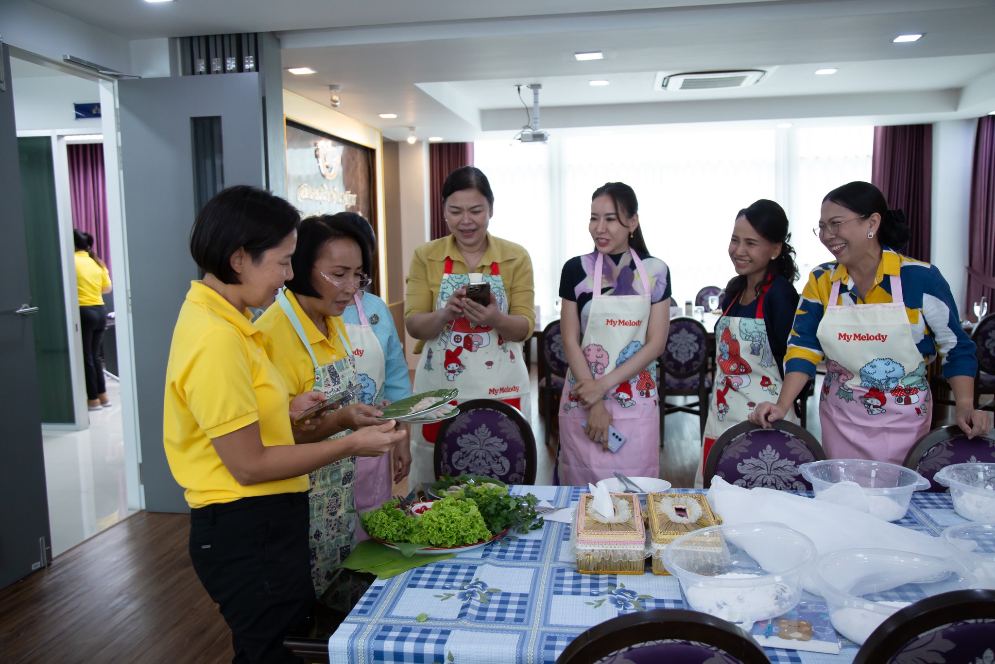 ๐๘๒ กิจกรรมเรียนรู้การทำขนมจีบแป้งสิบโบราณ ของโครงการศูนย์ส่งเสริมการเรียนรู้ สมาคมภริยาข้าราชการสำนักงานปลัดกระทรวงกลาโหม