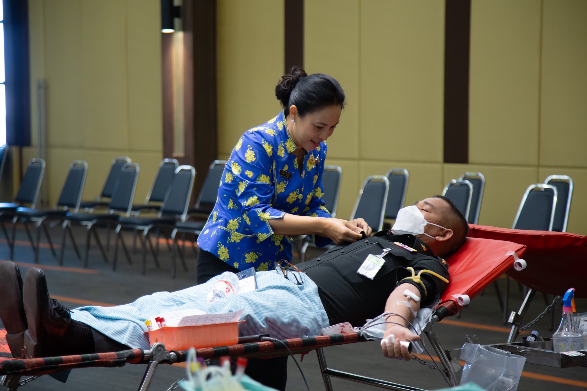 ๐๘๘ กิจกรรมบริจาคโลหิตถวายเป็นพระราชกุศล เนื่องในโอกาสวันเฉลิมพระชนมพรรษา พระบาทสมเด็จพระเจ้าอยู่หัว และสมเด็จพระนางเจ้าสิริกิติ์ พระบรมราชินีนาถ พระบรมราชชนนีพันปีหลวง
