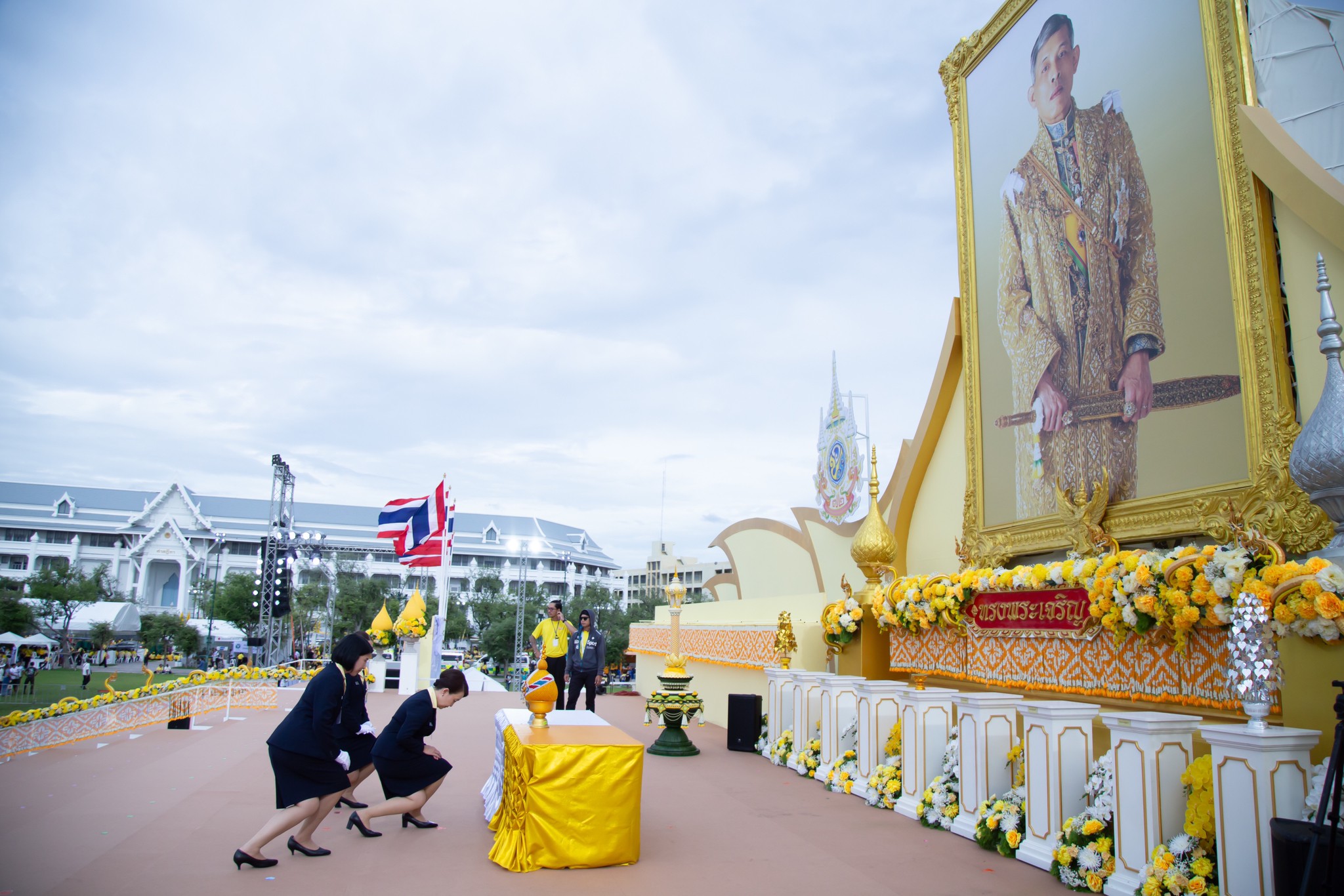 ๐๙๓ พิธีถวายเครื่องราชสักการะ วางพานพุ่มและจุดเทียนถวายพระพรชัยมงคล เนื่องในโอกาสมหามงคลเฉลิมพระชนมพรรษาพระบาทสมเด็จพระเจ้าอยู่หัว ๖ รอบ๒๘ กรกฎาคม ๒๕๖๗