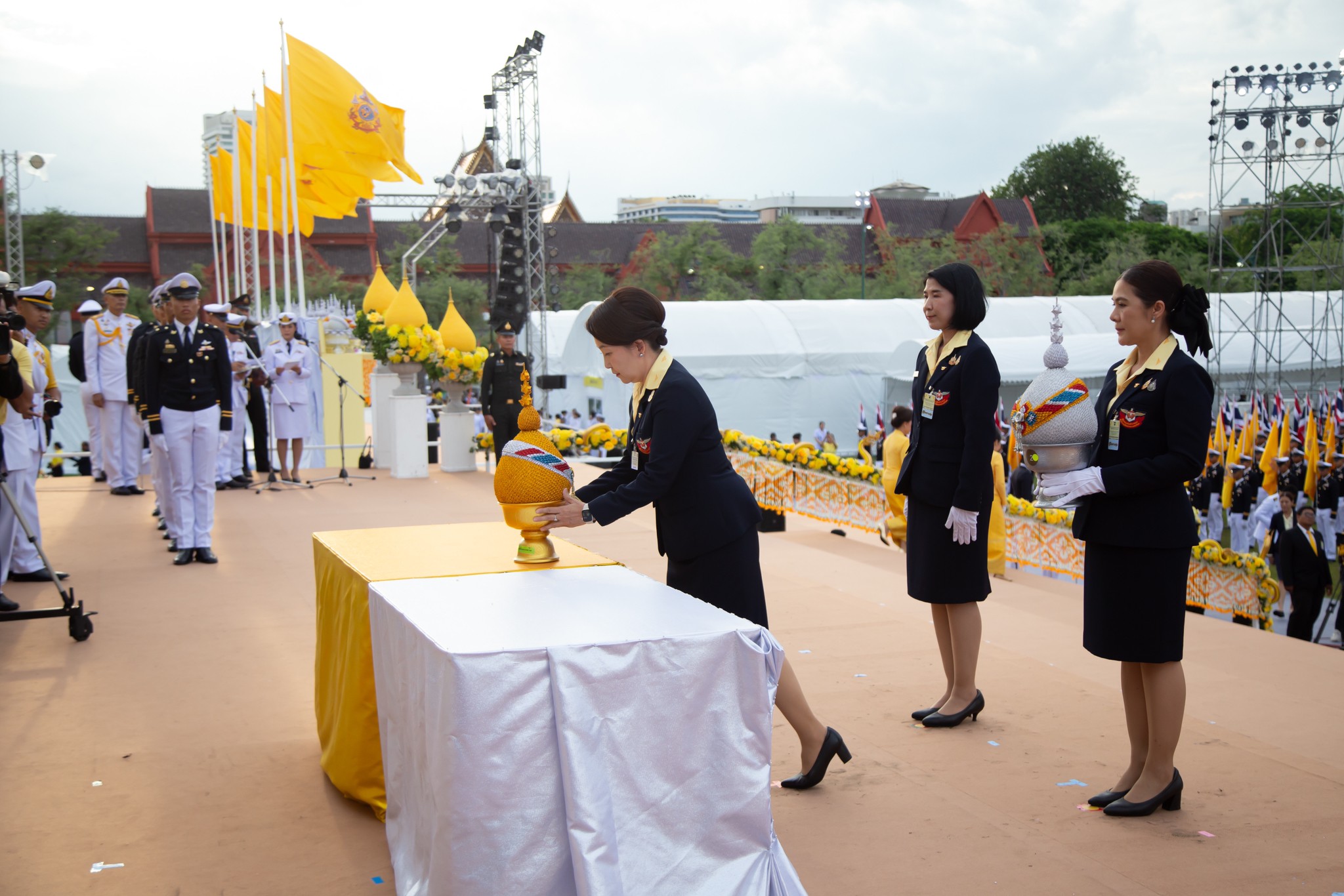 ๐๙๓ พิธีถวายเครื่องราชสักการะ วางพานพุ่มและจุดเทียนถวายพระพรชัยมงคล เนื่องในโอกาสมหามงคลเฉลิมพระชนมพรรษาพระบาทสมเด็จพระเจ้าอยู่หัว ๖ รอบ๒๘ กรกฎาคม ๒๕๖๗
