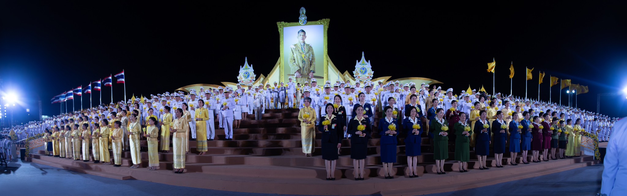 ๐๙๓ พิธีถวายเครื่องราชสักการะ วางพานพุ่มและจุดเทียนถวายพระพรชัยมงคล เนื่องในโอกาสมหามงคลเฉลิมพระชนมพรรษาพระบาทสมเด็จพระเจ้าอยู่หัว ๖ รอบ๒๘ กรกฎาคม ๒๕๖๗