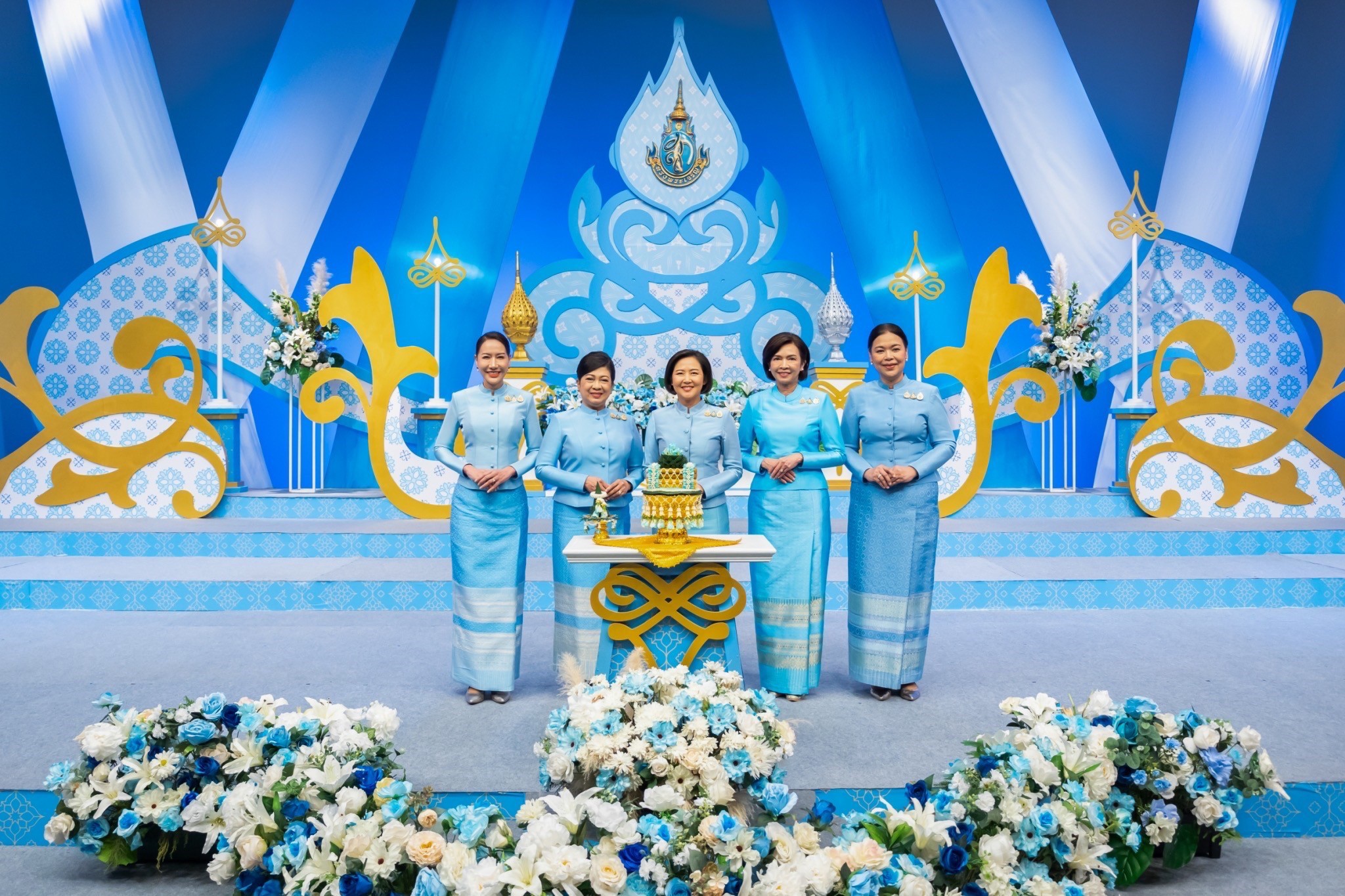 ๐๙๕ การบันทึกเทปโทรทัศน์อาเศียรวาทถวายพระพรชัยมงคล เนื่องในโอกาสมหามงคลเฉลิม พระชนมพรรษา สมเด็จพระนางเจ้าสิริกิติ์พระบรมราชินีนาถ พระบรมราชชนนีพันปีหลวงของสำนักงานปลัดกระทรวงกลาโหม