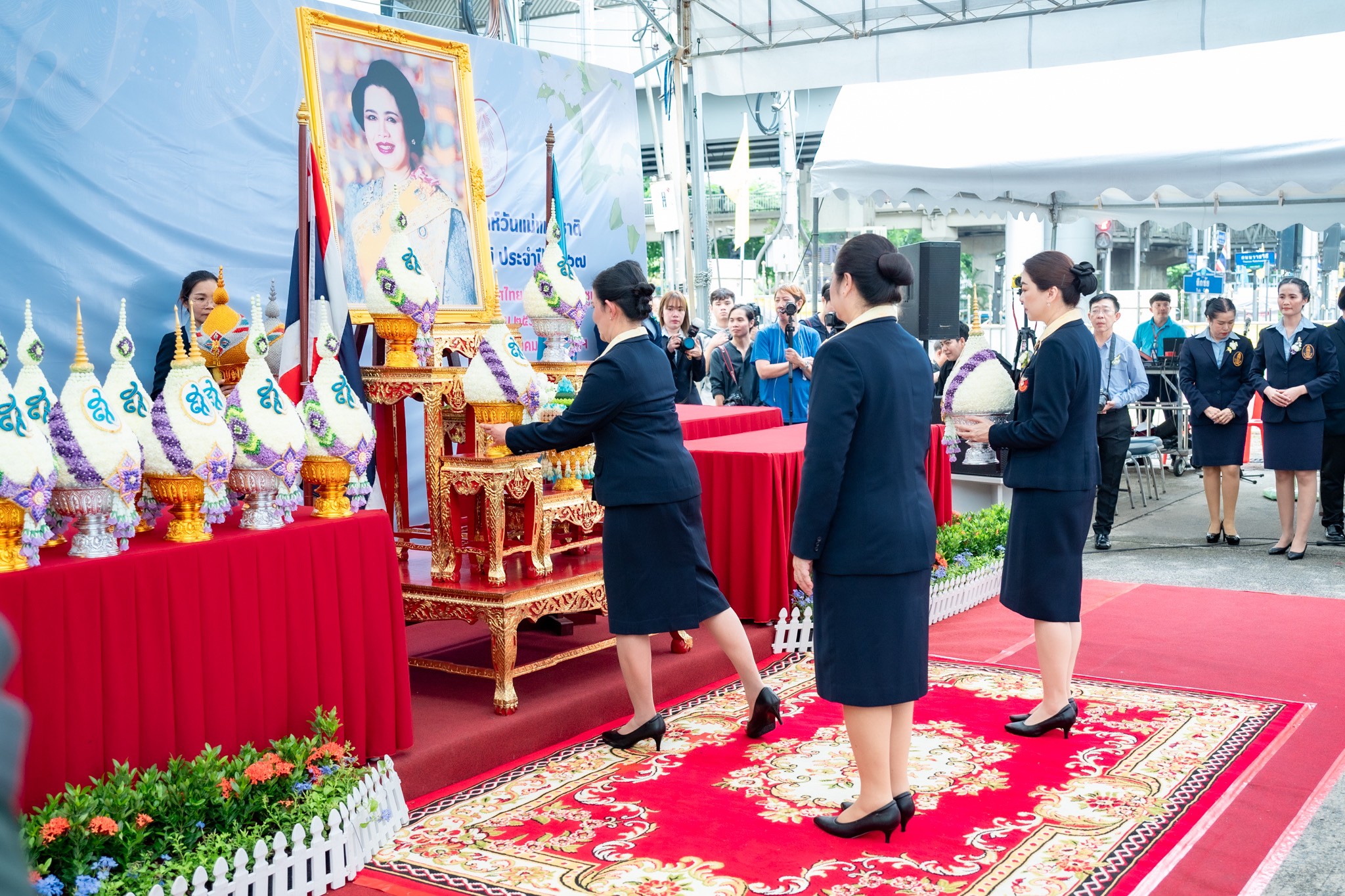 ๐๙๘ พิธีถวายพานพุ่มราชสักการะ แด่สมเด็จพระนางเจ้าสิริกิติ์ พระบรมราชินีนาถ พระบรมราชชนนีพันปีหลวง ในโอกาสสัปดาห์วันแม่แห่งชาติ งานวันแม่แห่งชาติ ประจำปี ๒๕๖๗