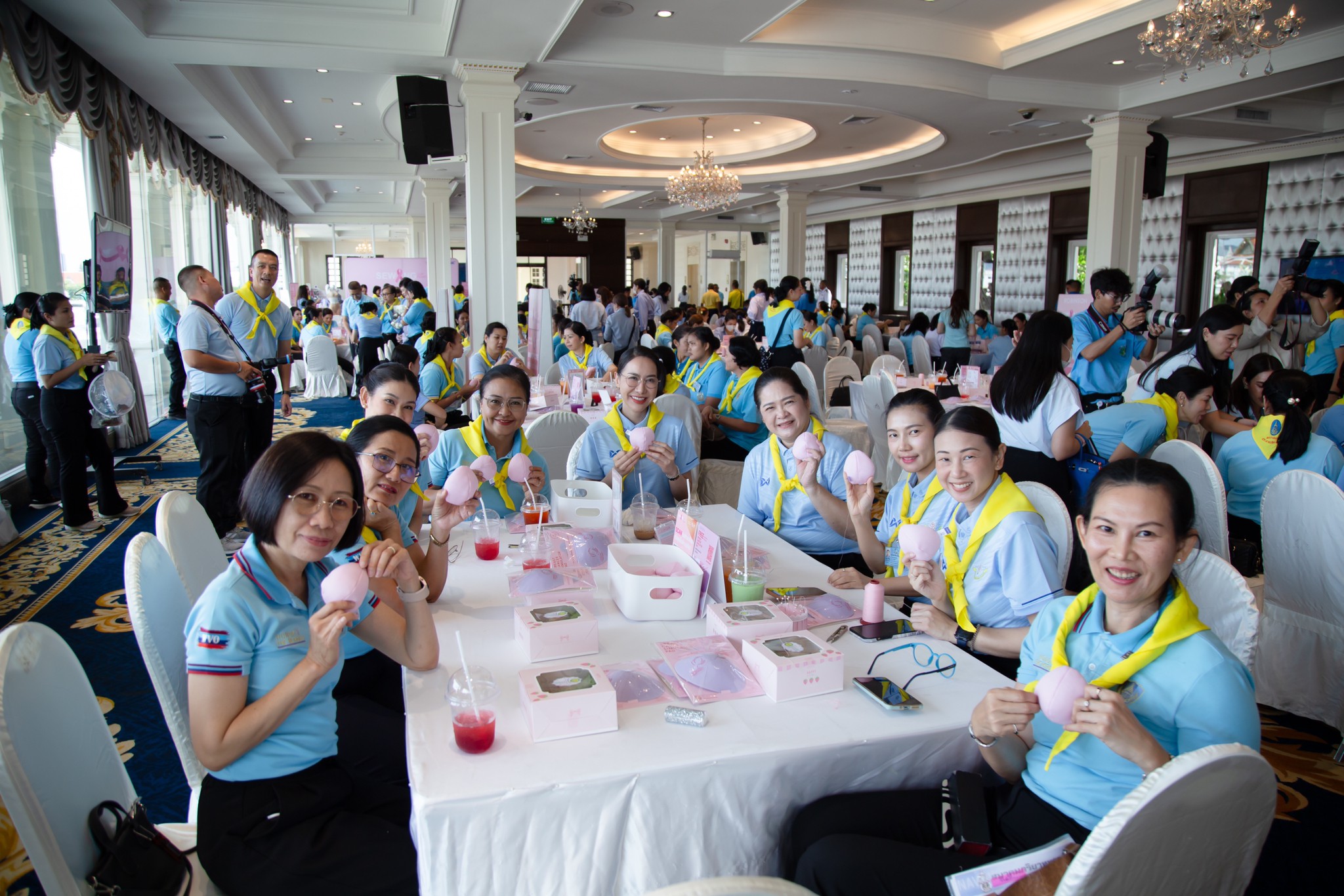 ๑๐๑ กิจกรรมจิตอาสาโครงการ Cups of Love for Mom เฉลิมพระเกียรติ ถวายเป็นพระราชกุศล เนื่องในโอกาสวันเฉลิมพระชนมพรรษา สมเด็จพระนางเจ้าสิริกิติ์ พระบรมราชินีนาถ พระบรมราชชนนีพันปีหลวง