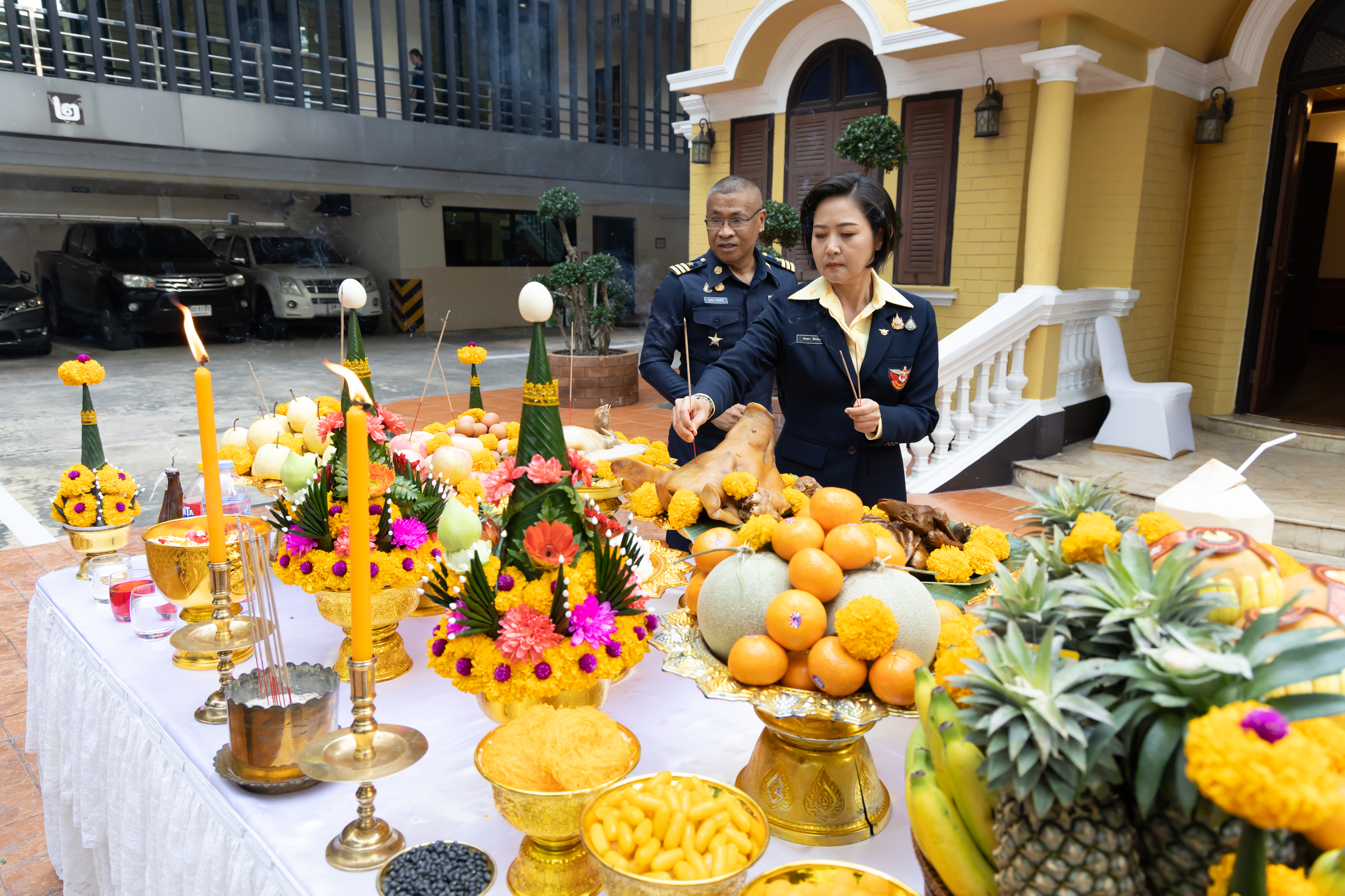 ๐๒ พิธีบวงสรวงและสักการะสิ่งศักดิ์สิทธิ์ เนื่องในโอกาสเข้ารับตำแหน่งใหม่ของคณะกรรมการบริหารสมาคมภริยาข้าราชการสำนักงานปลัดกระทรวงกลาโหม ประจำปีงบประมาณ พ.ศ.๒๕๖๘