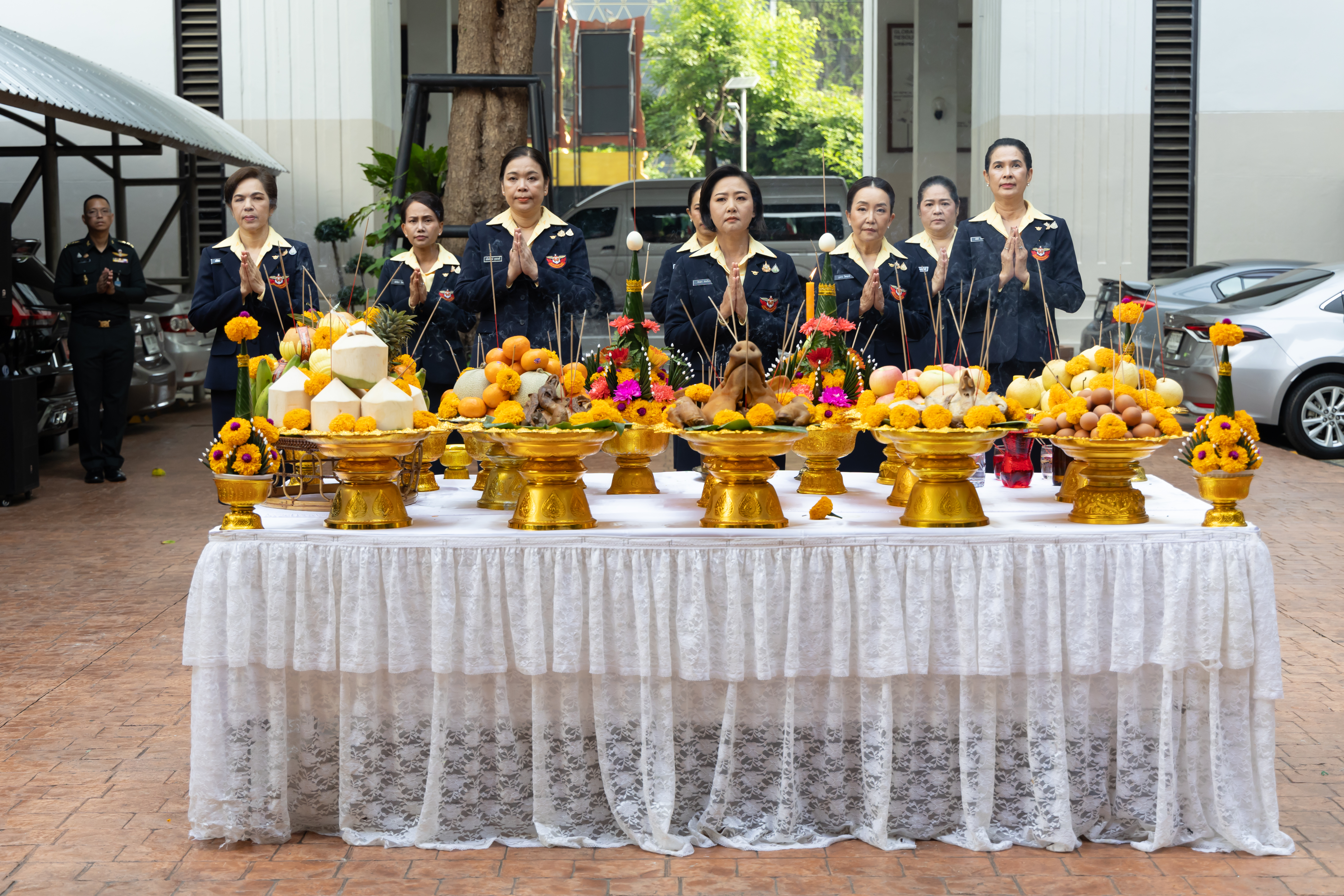 ๐๒ พิธีบวงสรวงและสักการะสิ่งศักดิ์สิทธิ์ เนื่องในโอกาสเข้ารับตำแหน่งใหม่ของคณะกรรมการบริหารสมาคมภริยาข้าราชการสำนักงานปลัดกระทรวงกลาโหม ประจำปีงบประมาณ พ.ศ.๒๕๖๘