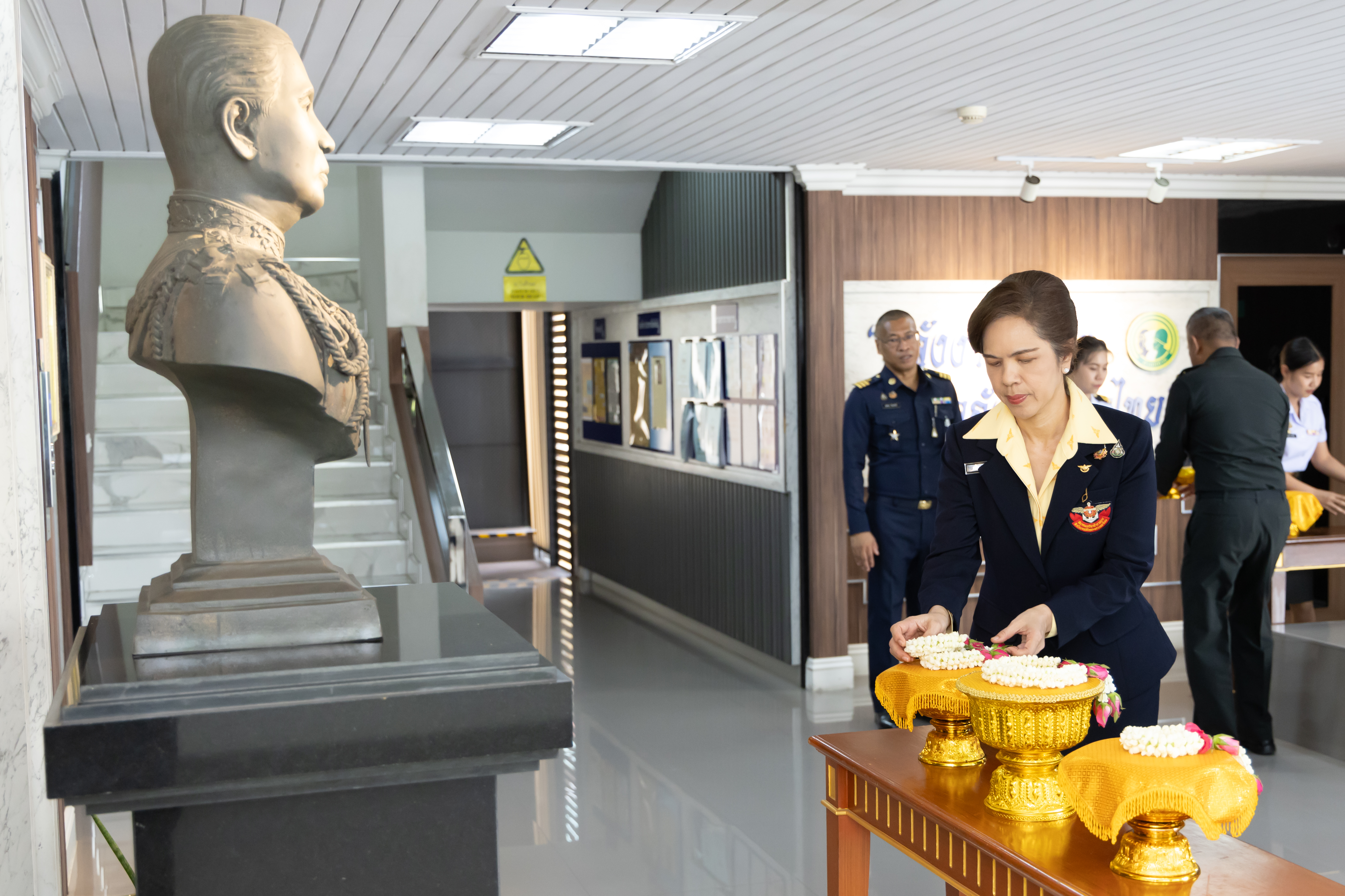 ๐๒ พิธีบวงสรวงและสักการะสิ่งศักดิ์สิทธิ์ เนื่องในโอกาสเข้ารับตำแหน่งใหม่ของคณะกรรมการบริหารสมาคมภริยาข้าราชการสำนักงานปลัดกระทรวงกลาโหม ประจำปีงบประมาณ พ.ศ.๒๕๖๘