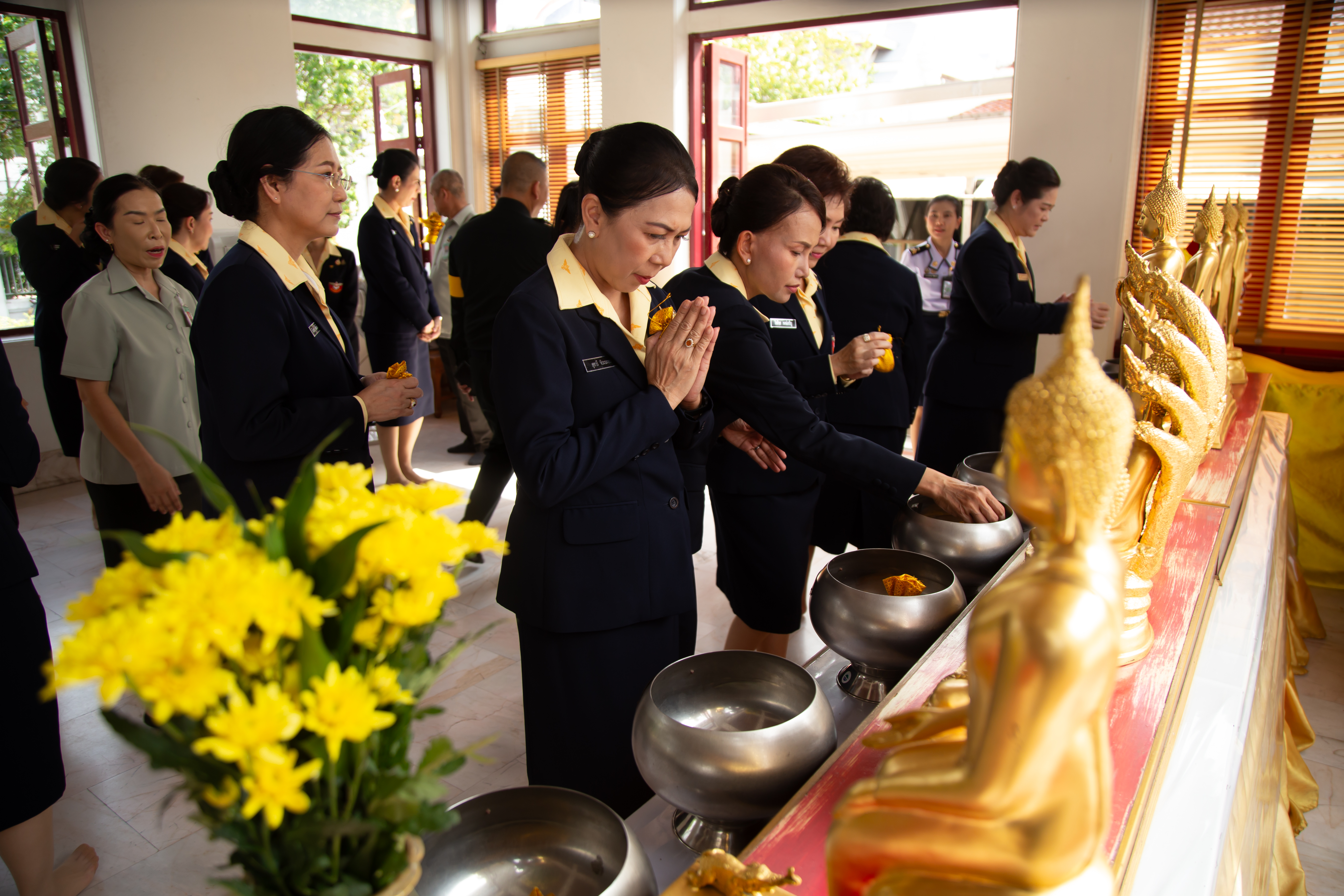๐๕ พิธีสักการะสิ่งศักดิ์สิทธิ์ เนื่องในโอกาสเข้ารับตำแหน่งใหม่ของคณะกรรมการบริหารสมาคมภริยาข้าราชการสำนักงานปลัดกระทรวงกลาโหม ประจำปีงบประมาณ พ.ศ.๒๕๖๘