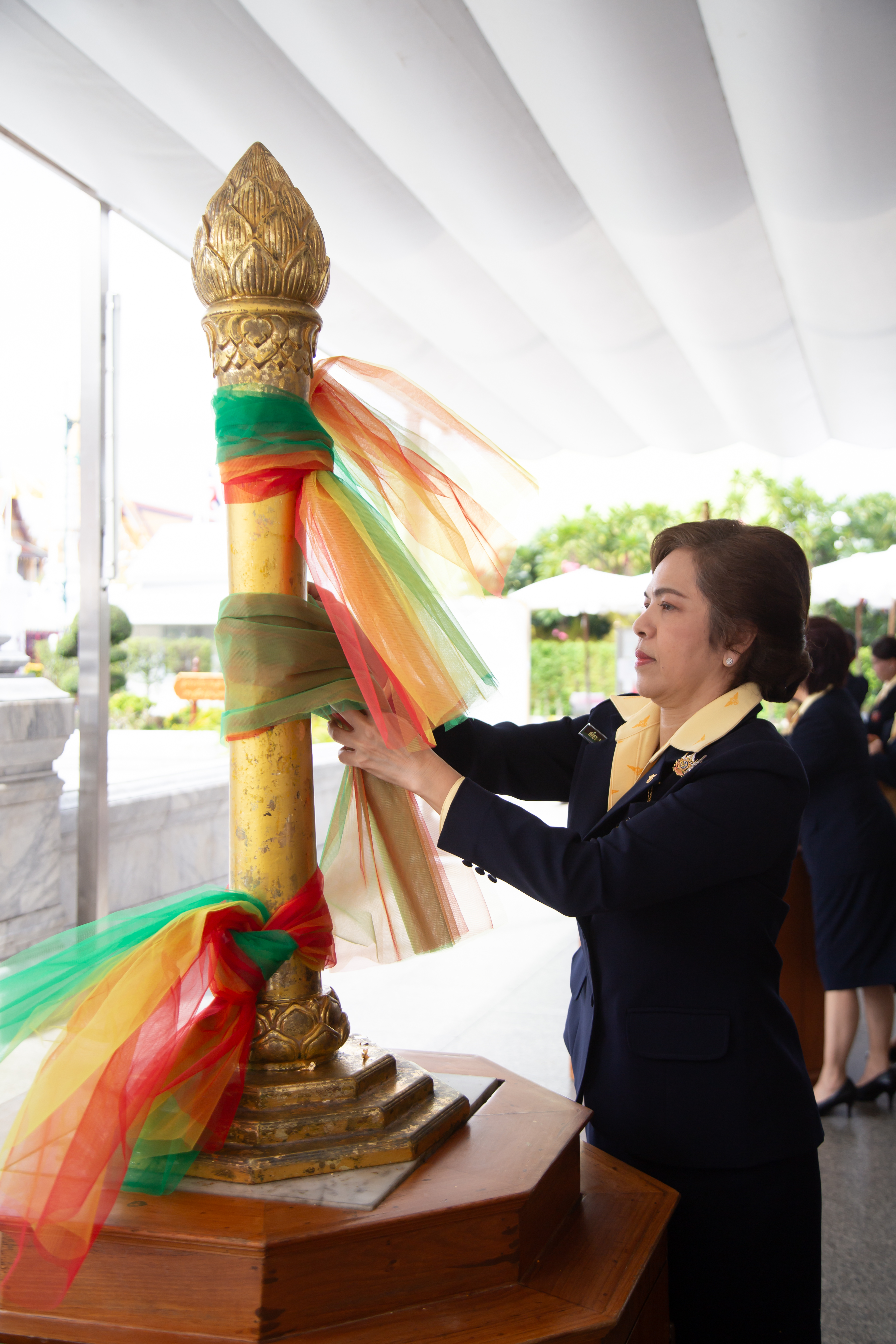 ๐๕ พิธีสักการะสิ่งศักดิ์สิทธิ์ เนื่องในโอกาสเข้ารับตำแหน่งใหม่ของคณะกรรมการบริหารสมาคมภริยาข้าราชการสำนักงานปลัดกระทรวงกลาโหม ประจำปีงบประมาณ พ.ศ.๒๕๖๘