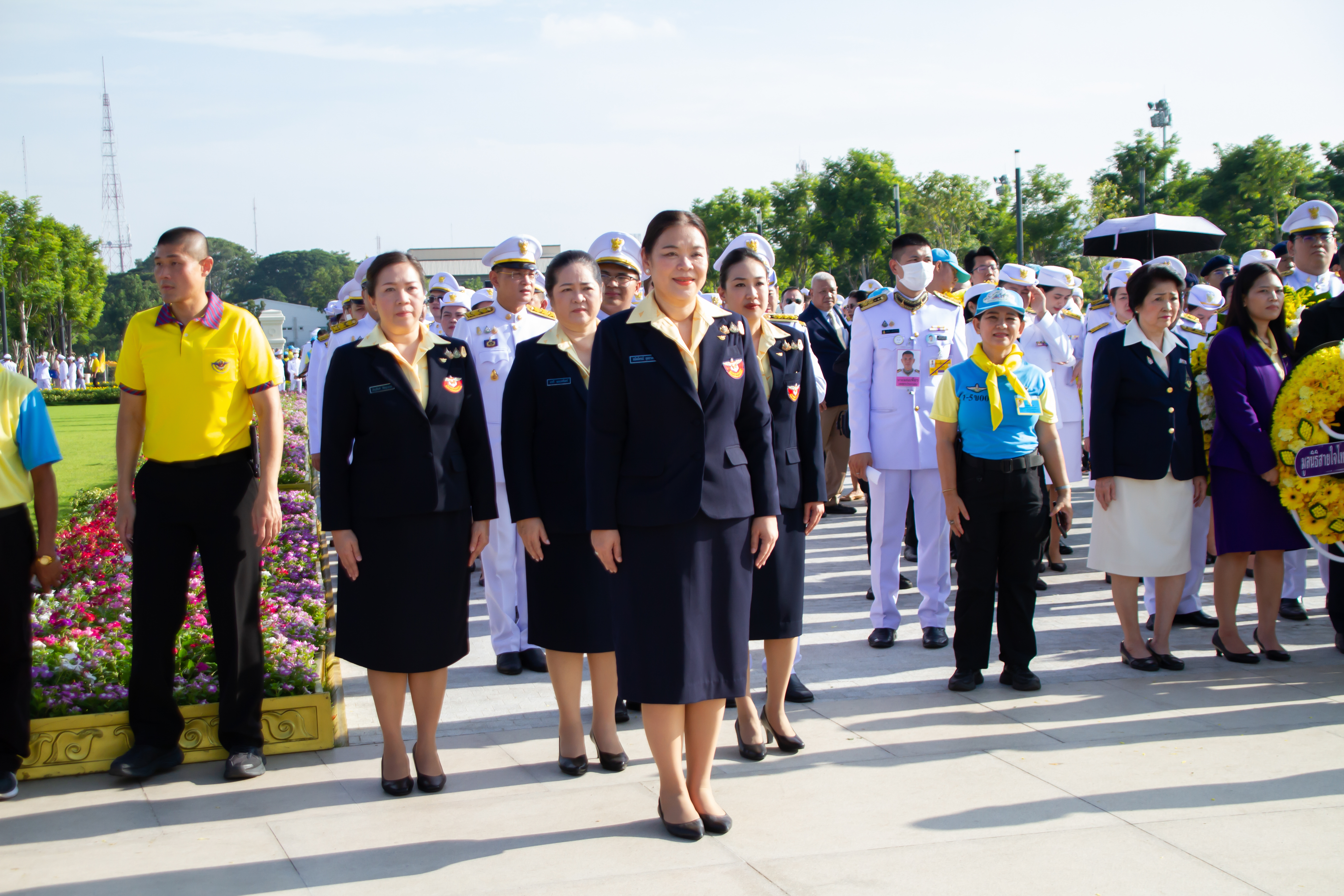 ๐๖ พิธีวางพวงมาลาถวายราชสักการะพระบรมราชานุสาวรีย์ พระบาทสมเด็จพระบรมชนกาธิเบศร มหาภูมิพลอดุลยเดชมหาราช บรมนาถบพิตร เนื่องในวันนวมินทรมหาราช พุทธศักราช ๒๕๖๗