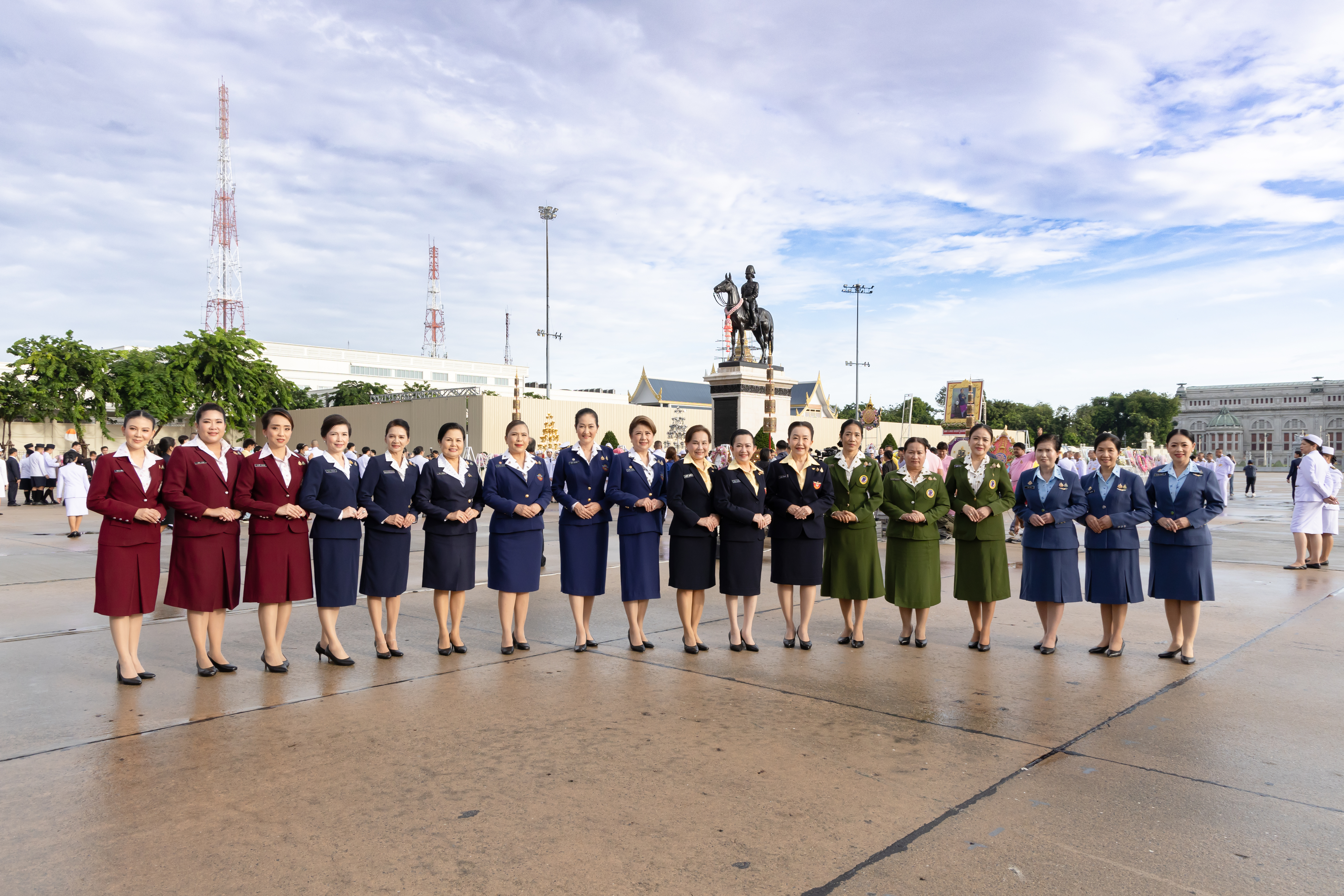 ๐๗ พิธีวางพวงมาลาถวายราชสักการะพระบรมราชานุสรณ์ พระบาทสมเด็จพระจุลจอมเกล้าเจ้าอยู่หัว เนื่องในวันปิยมหาราช