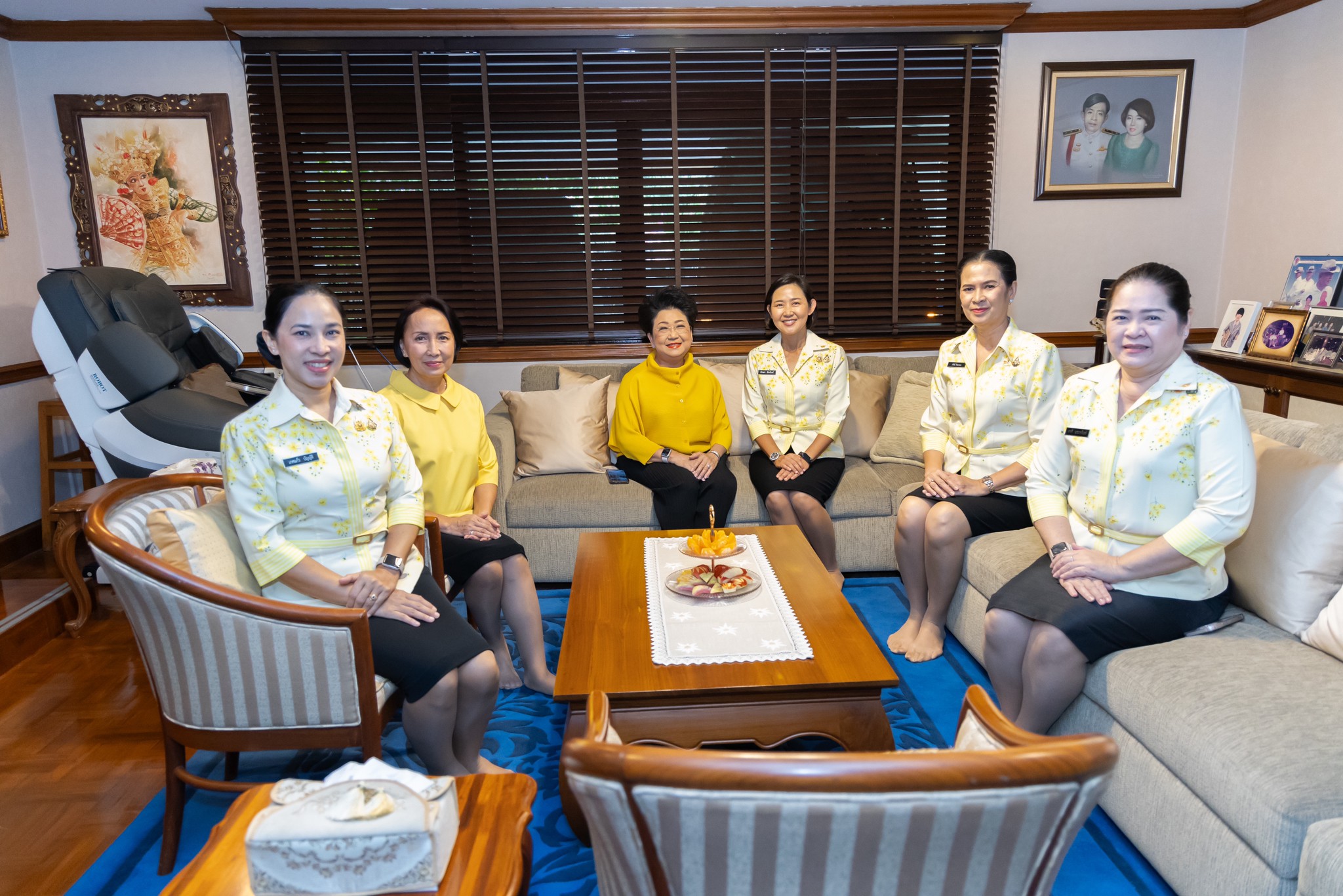 ๑๔ การเข้าเยี่ยมคำนับ คุณศศิณี ภัททิยกุล อดีตนายกสมาคมฯ