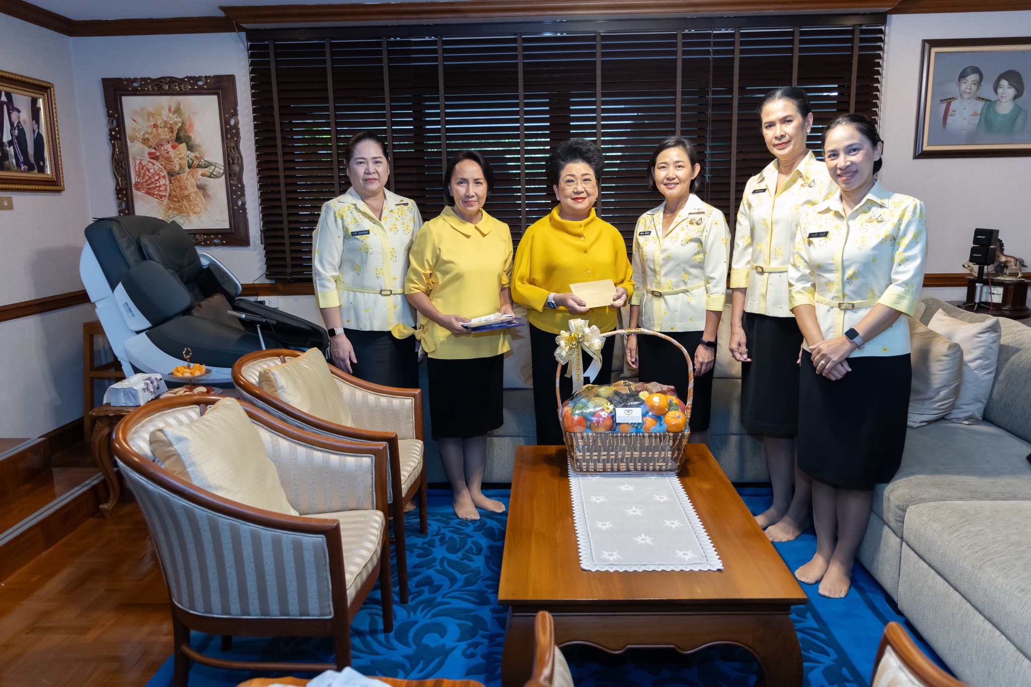 ๑๔ การเข้าเยี่ยมคำนับ คุณศศิณี ภัททิยกุล อดีตนายกสมาคมฯ