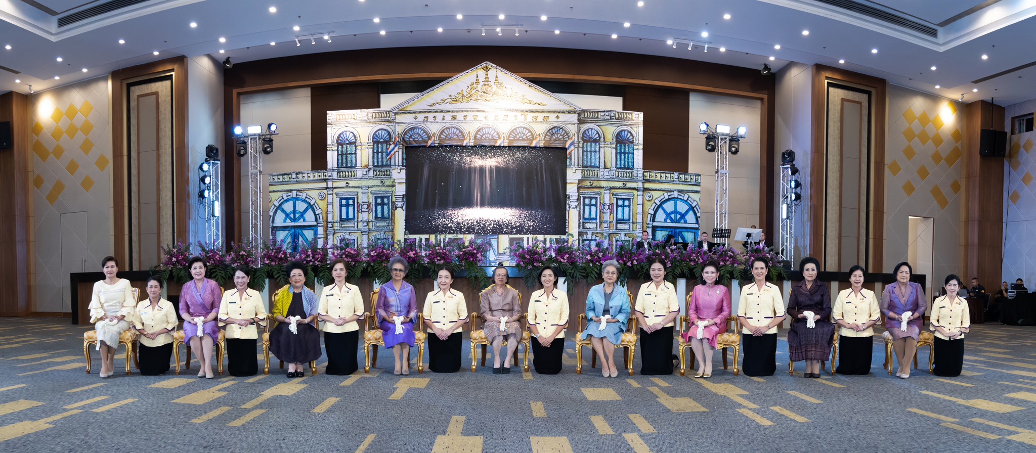 ๑๖ การจัดงานเลี้ยงรับรอง เนื่องในโอกาสวันคล้ายวันสถาปนาสมาคมภริยาข้าราชการสำนักงานปลัดกระทรวงกลาโหม ครบรอบปีที่ ๓๔