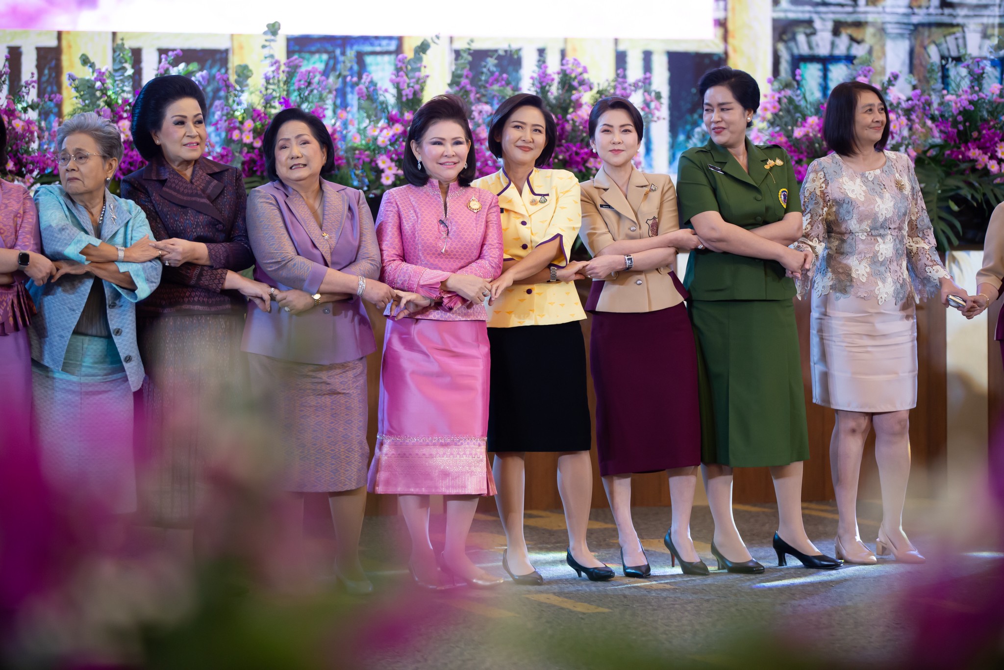 ๑๖ การจัดงานเลี้ยงรับรอง เนื่องในโอกาสวันคล้ายวันสถาปนาสมาคมภริยาข้าราชการสำนักงานปลัดกระทรวงกลาโหม ครบรอบปีที่ ๓๔