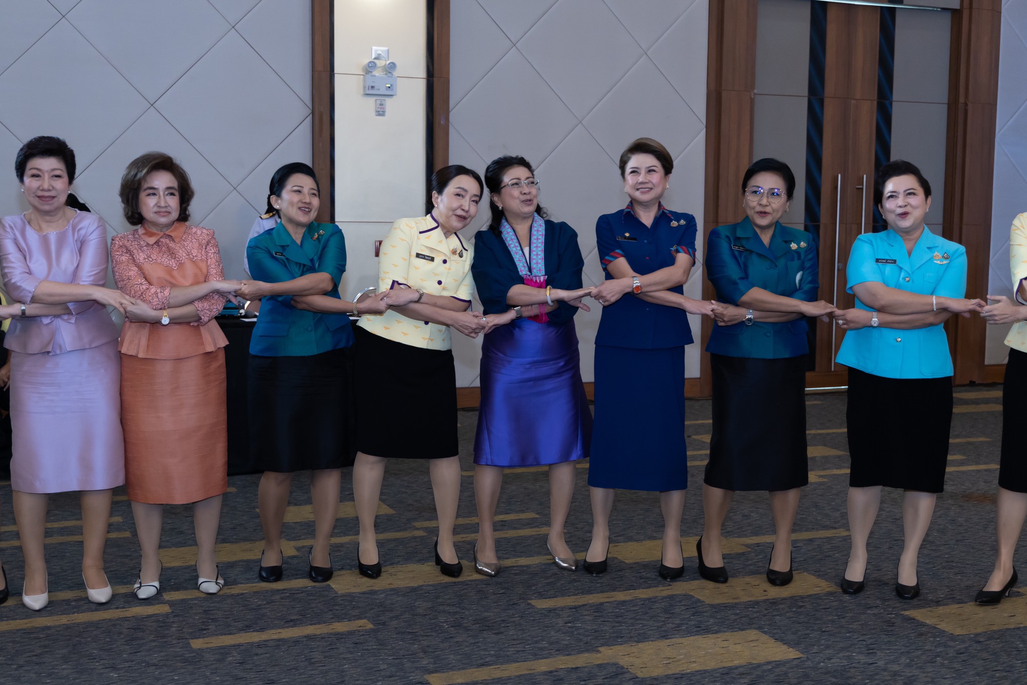 ๑๖ การจัดงานเลี้ยงรับรอง เนื่องในโอกาสวันคล้ายวันสถาปนาสมาคมภริยาข้าราชการสำนักงานปลัดกระทรวงกลาโหม ครบรอบปีที่ ๓๔