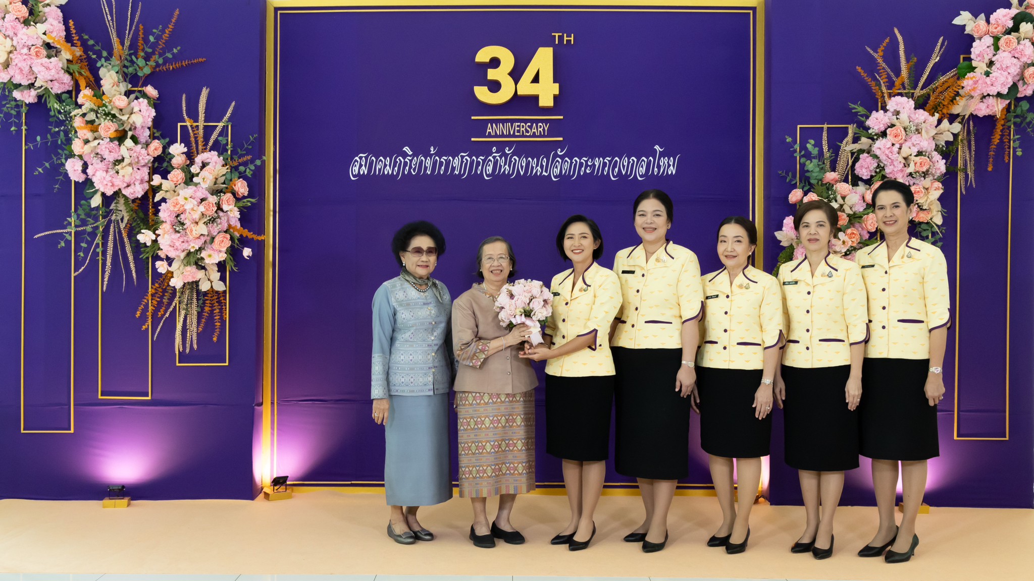 ๑๖ การจัดงานเลี้ยงรับรอง เนื่องในโอกาสวันคล้ายวันสถาปนาสมาคมภริยาข้าราชการสำนักงานปลัดกระทรวงกลาโหม ครบรอบปีที่ ๓๔