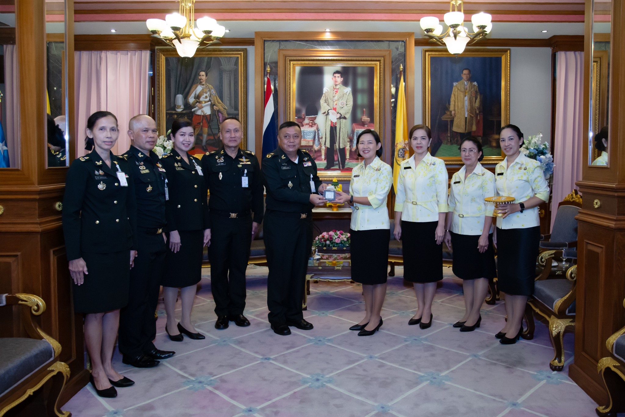 ๒๓ สมาคมภริยาข้าราชการสำนักงานปลัดกระทรวงกลาโหม รับมอบเงินสนับสนุนงานกาชาด ประจำปี ๒๕๖๗