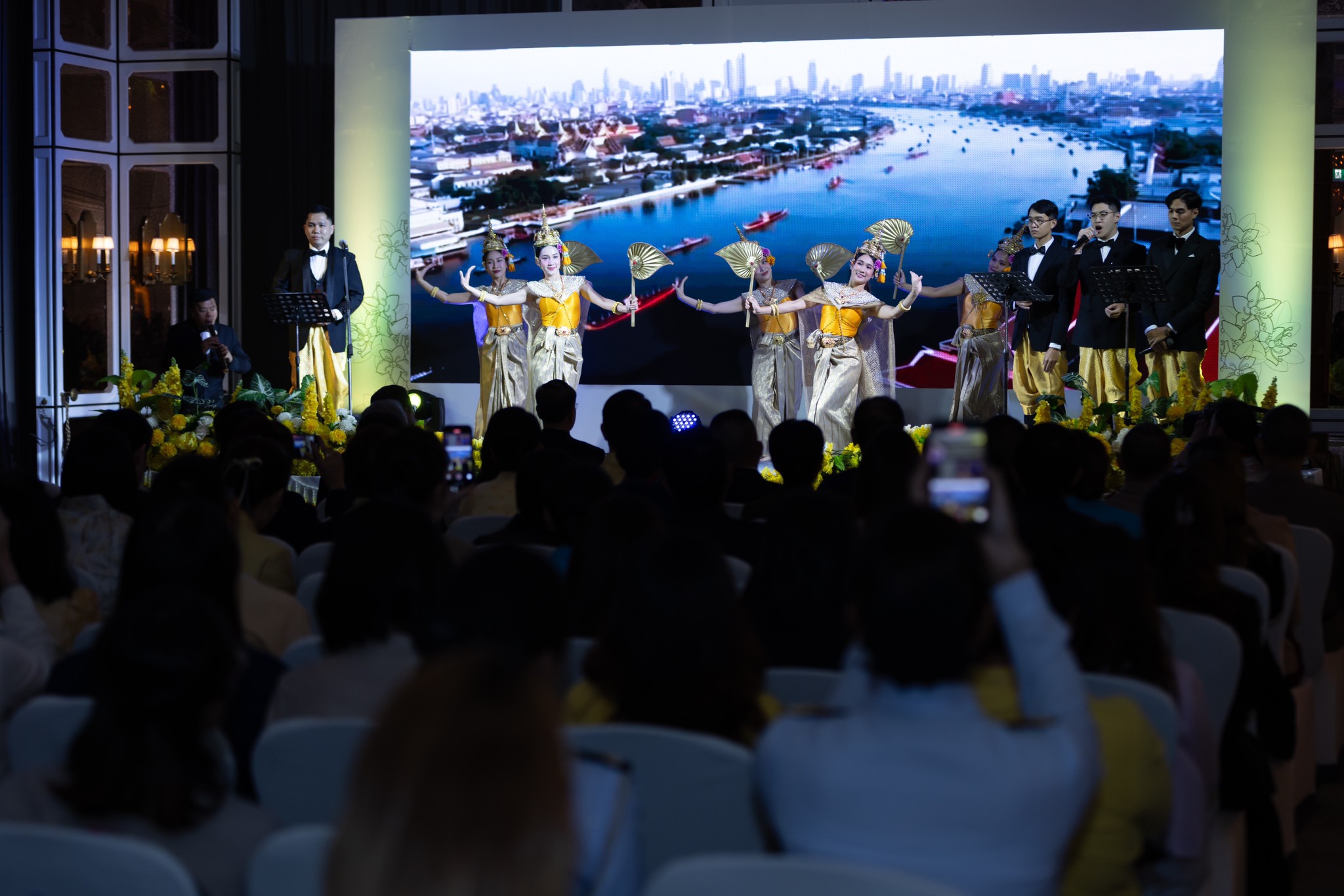๒๗ งานแถลงข่าว การจัดงาน "เพื่อนพึ่ง (ภาฯ) เฉลิมพระเกียรติพระบาทสมเด็จพระเจ้าอยู่หัว ทรงเจริญพระชนมพรรษา ๗๒ พรรษา"