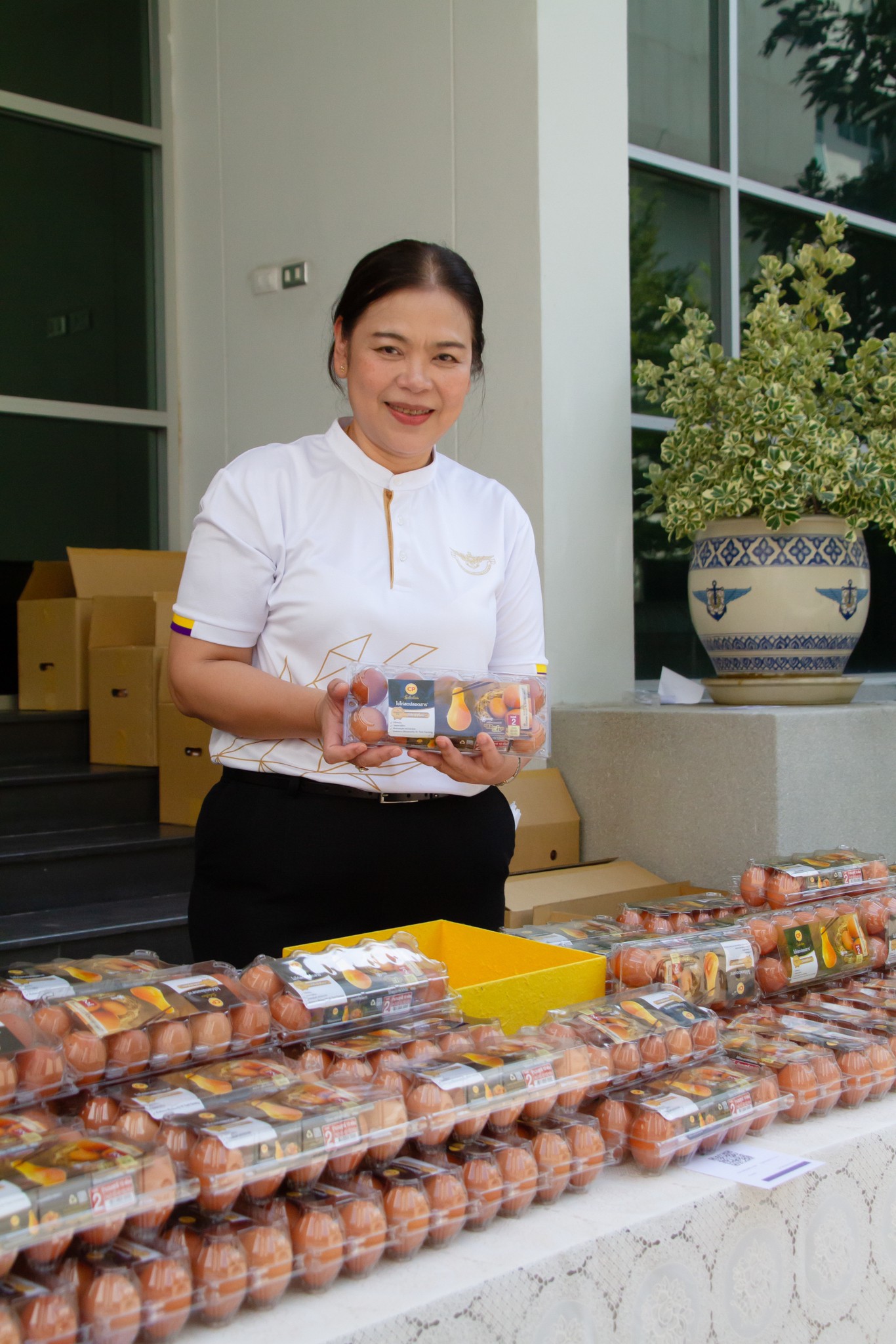 ๒๙ กิจกรรมการจำหน่ายไข่ไก่สด CP ราคาถูกเพื่อเป็นสวัสดิการให้แก่กำลังพลสำนักงานปลัดกระทรวงกลาโหม