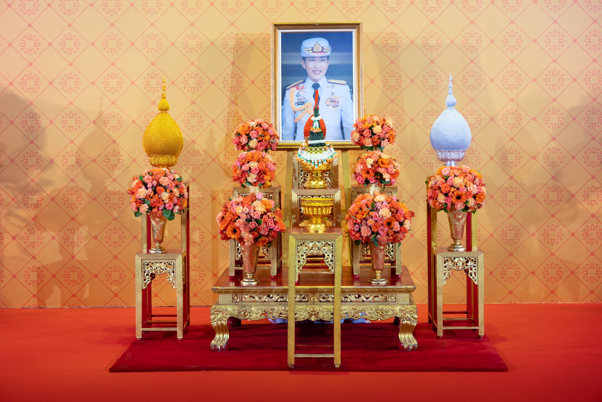 ๓๒ พิธีพระราชทานเข็มที่ระลึกงาน "เพื่อนพึ่ง (ภาฯ) เฉลิมพระเกียรติพระบาทสมเด็จพระเจ้าอยู่หัว ทรงเจ...